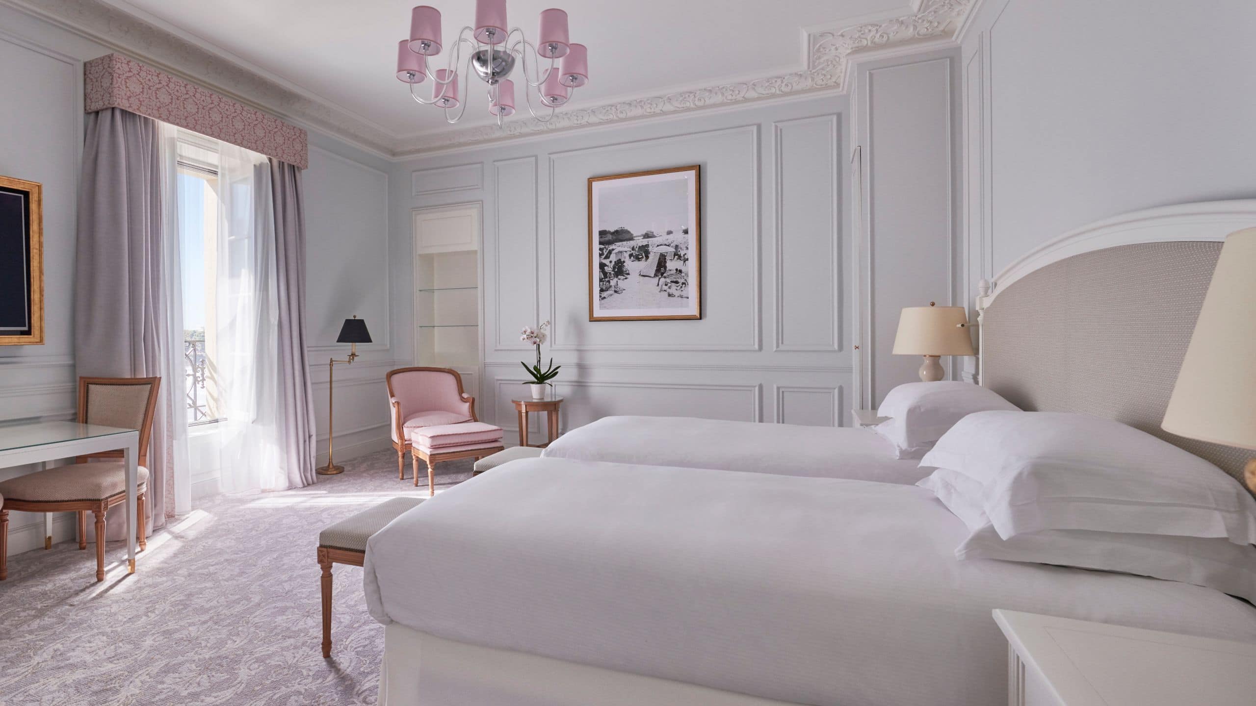 Hôtel du Palais Biarritz Twin Guestroom with Beach View