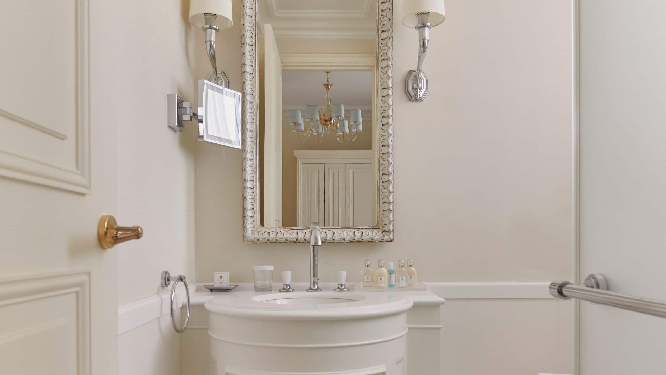 5/5 Hôtel du Palais Biarritz King Bathroom