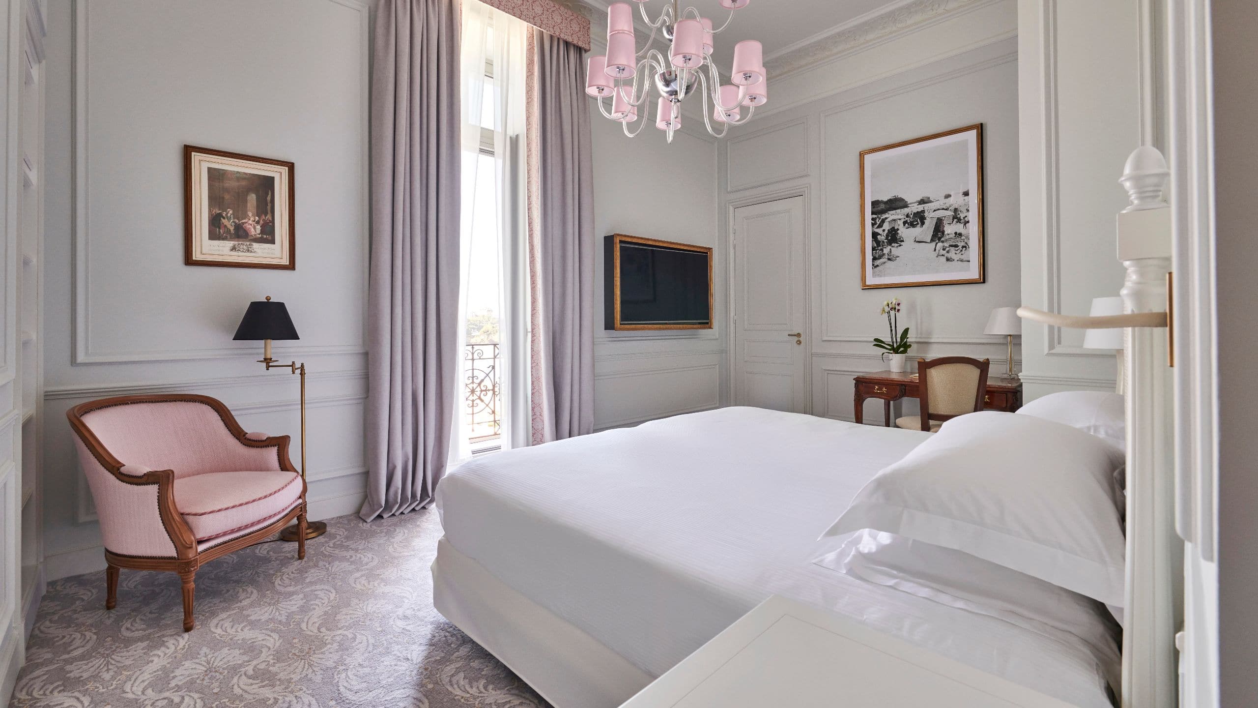 第 2，共 7 Hôtel du Palais Biarritz Deluxe King Guestroom with Ocean View