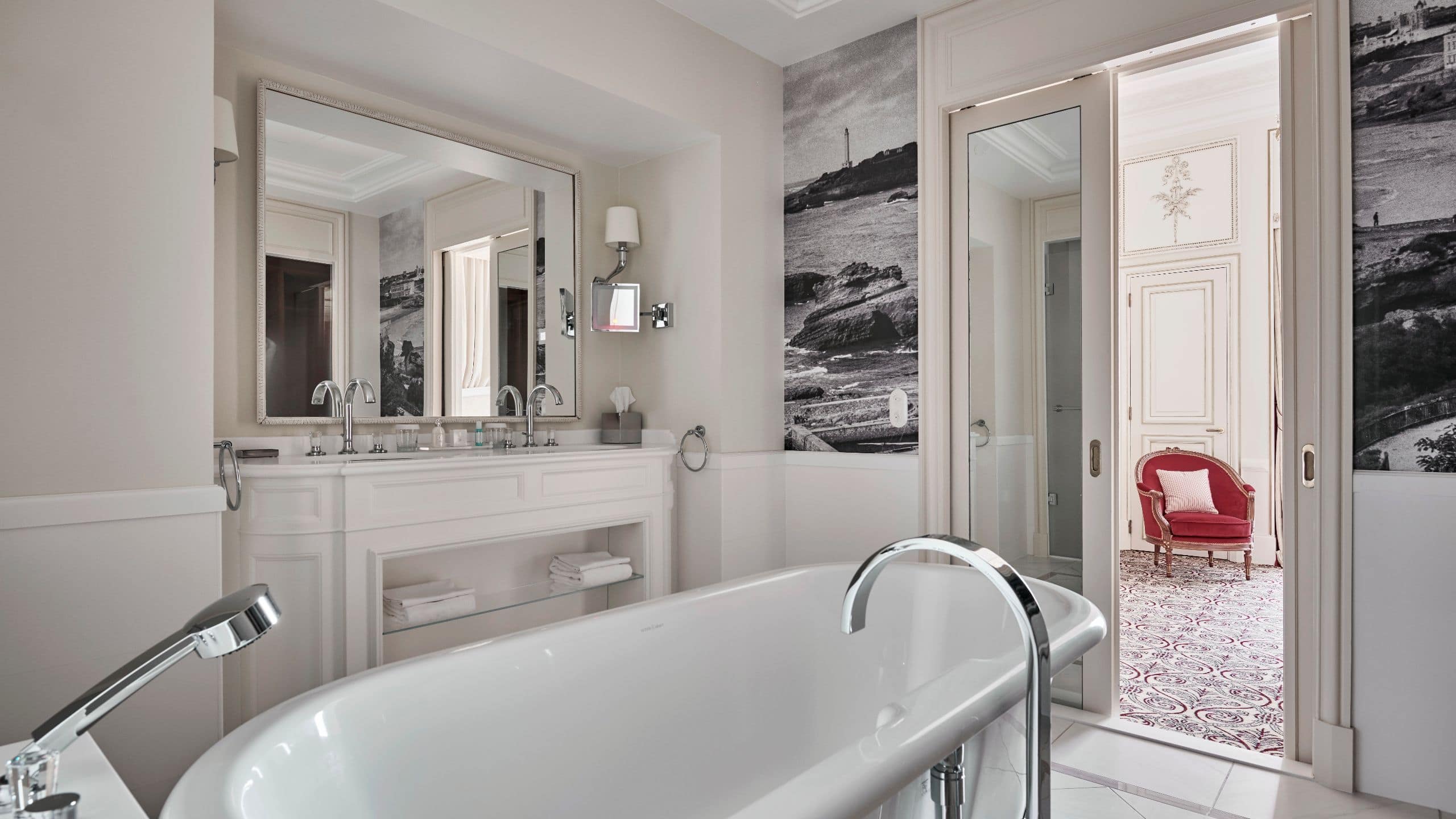 10/10 Hôtel du Palais Biarritz Royal Suite Bathroom