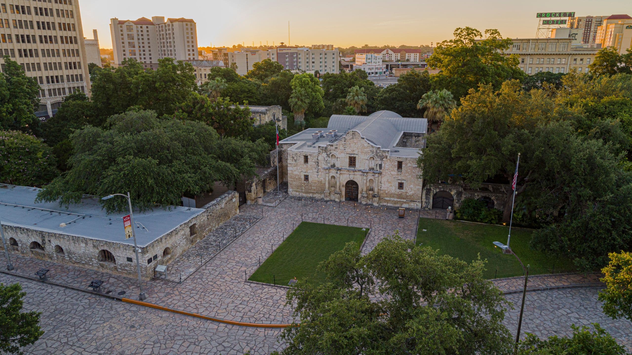 San Antonio Riverwalk Hotel Hyatt Regency San Antonio Riverwalk   Hyatt Regency San Antonio Riverwalk P194 Alamo Aerial.16x9 