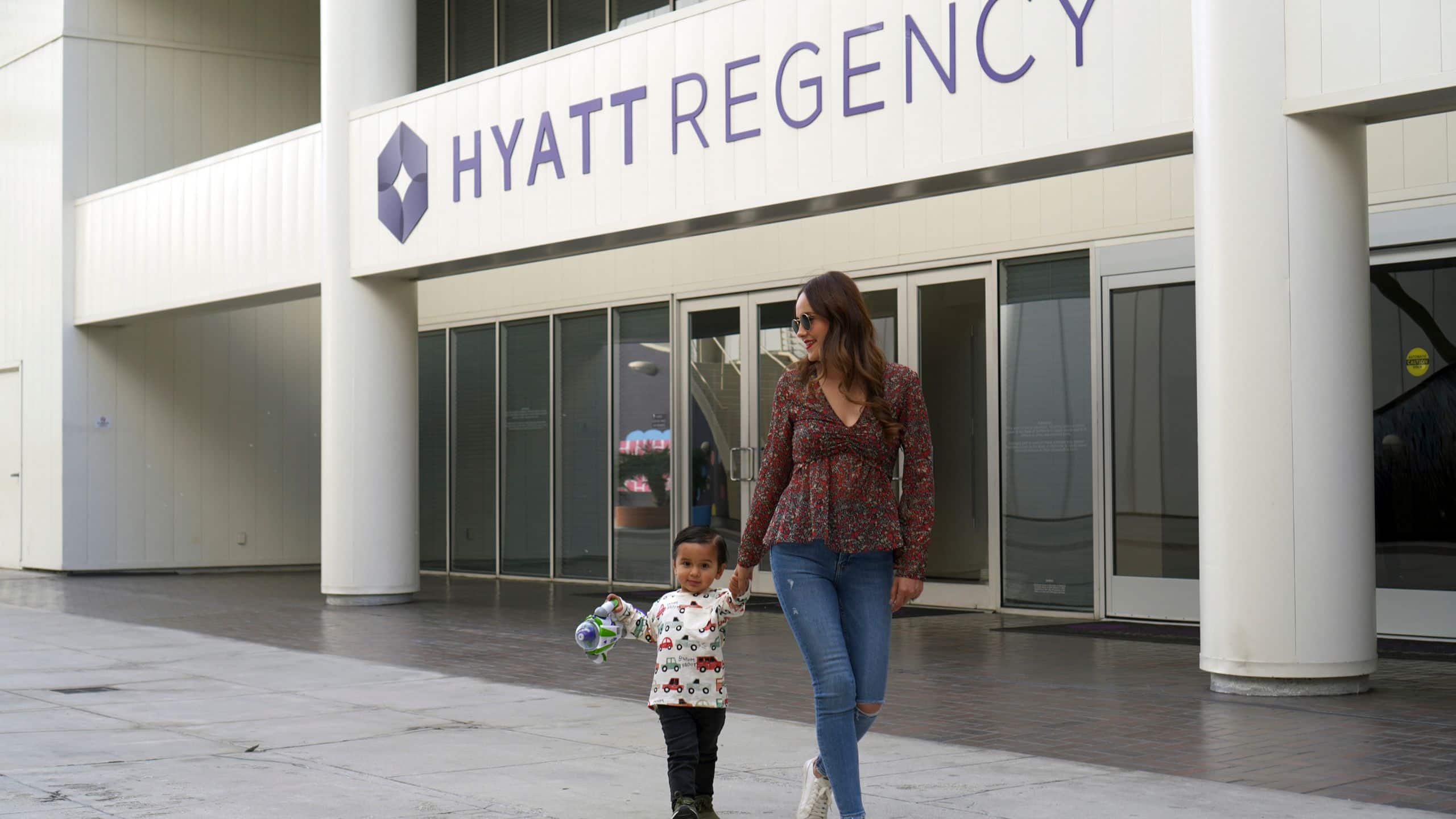Hyatt Regency HR_P151 Mother and Son Entrance