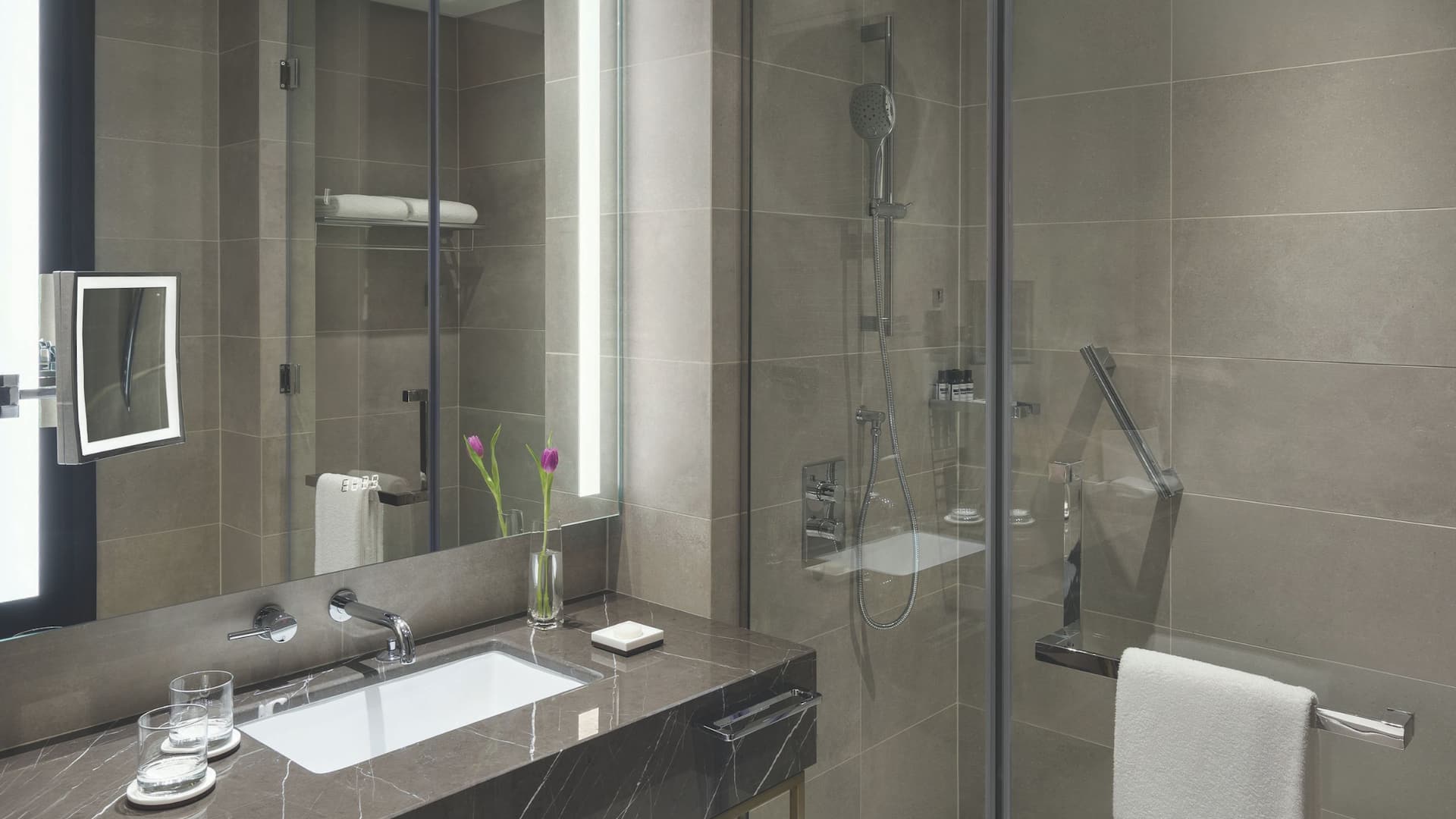 5/5 Hyatt Regency Al Kout Mall Bathroom