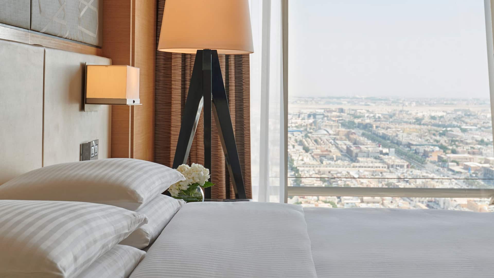 4 من 5 Hyatt Regency Riyadh Olaya Prince Suite Bedroom View