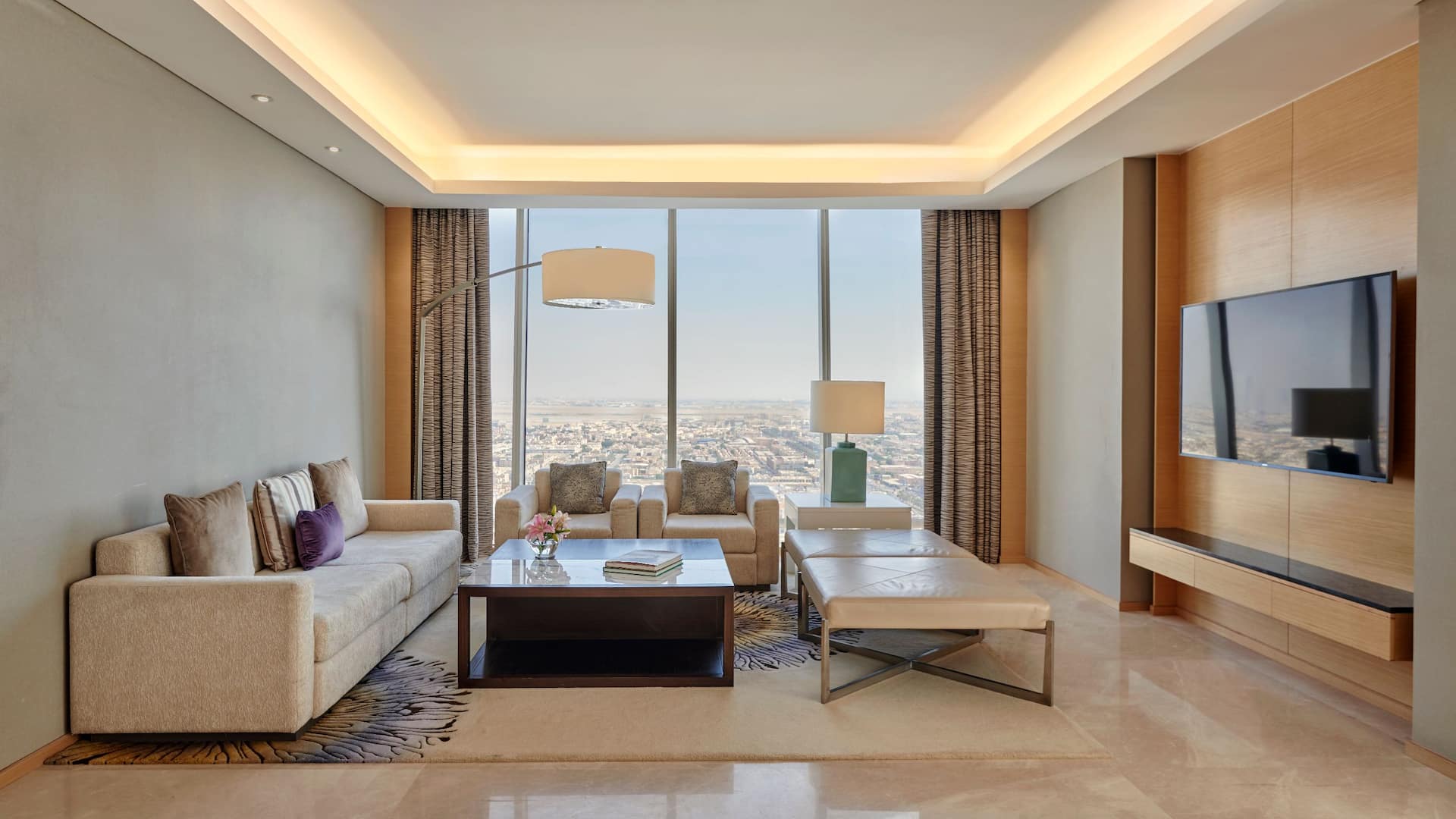 4 من 9 Hyatt Regency Riyadh Olaya Prince Suite Living Room