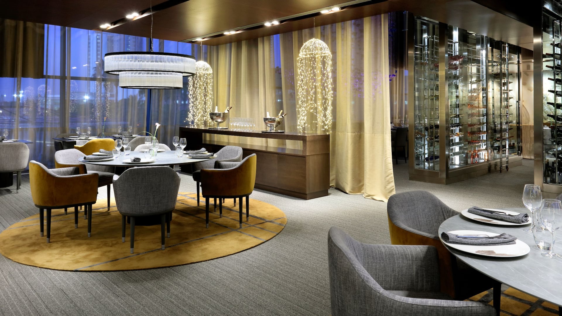 1 of 1 Hyatt Regency Barcelona Tower Restaurant Seating