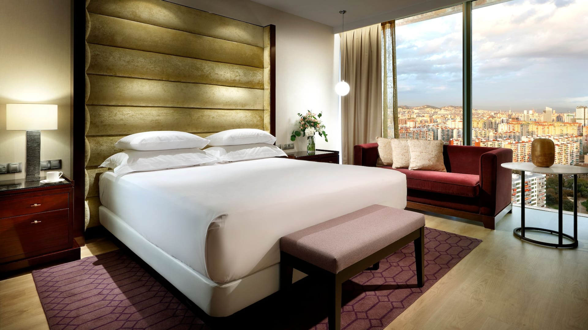 1 de 5 Hyatt Regency Barcelona Tower King Guestroom