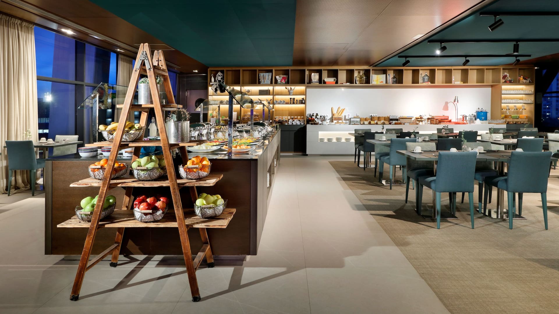 Hyatt Regency Barcelona Tower Azimut Restaurant