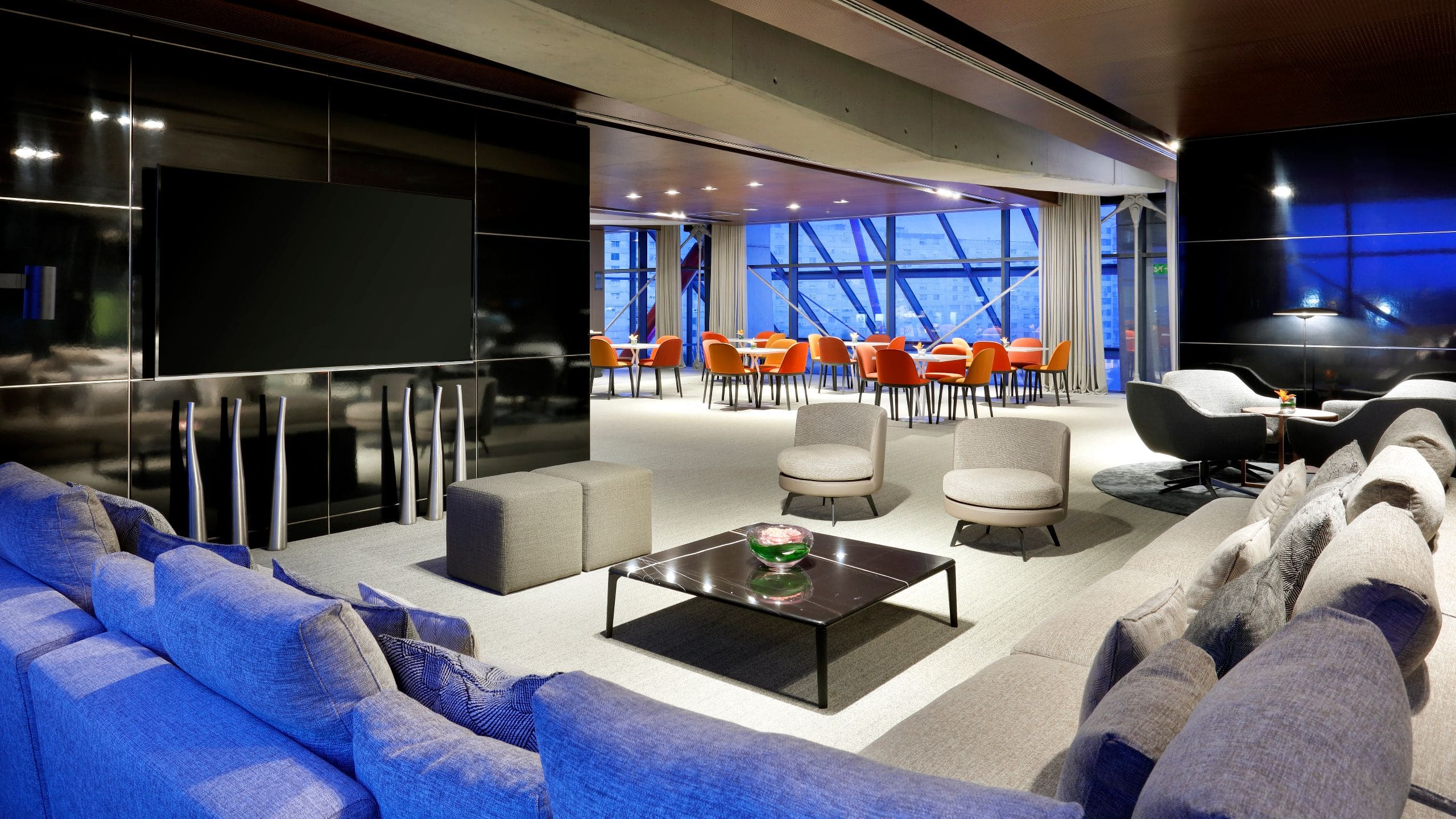 バルセロナ空港と市内中心部の間にご用意した広々とした客室とスイート。