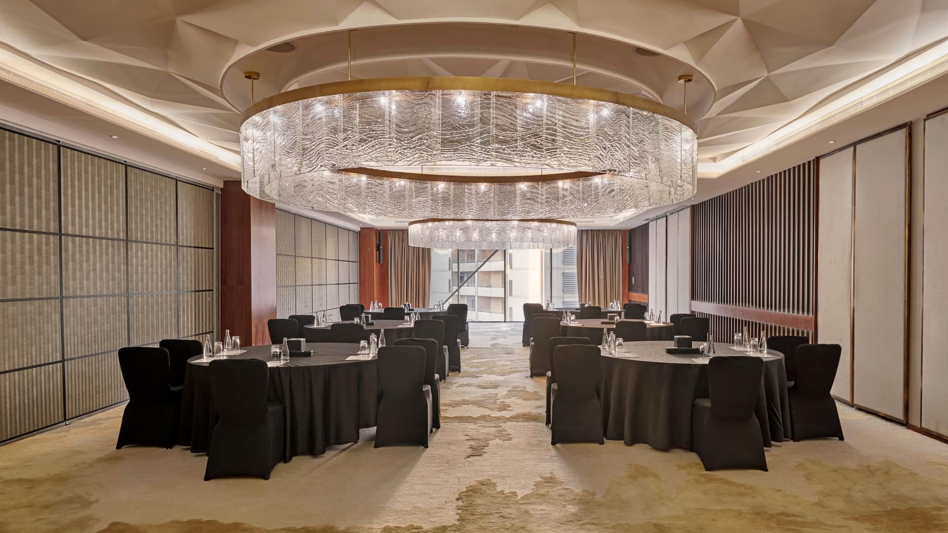 5 من 5 Hyatt Regency Riyadh Olaya Al Fayrouz Meeting Space Round Table