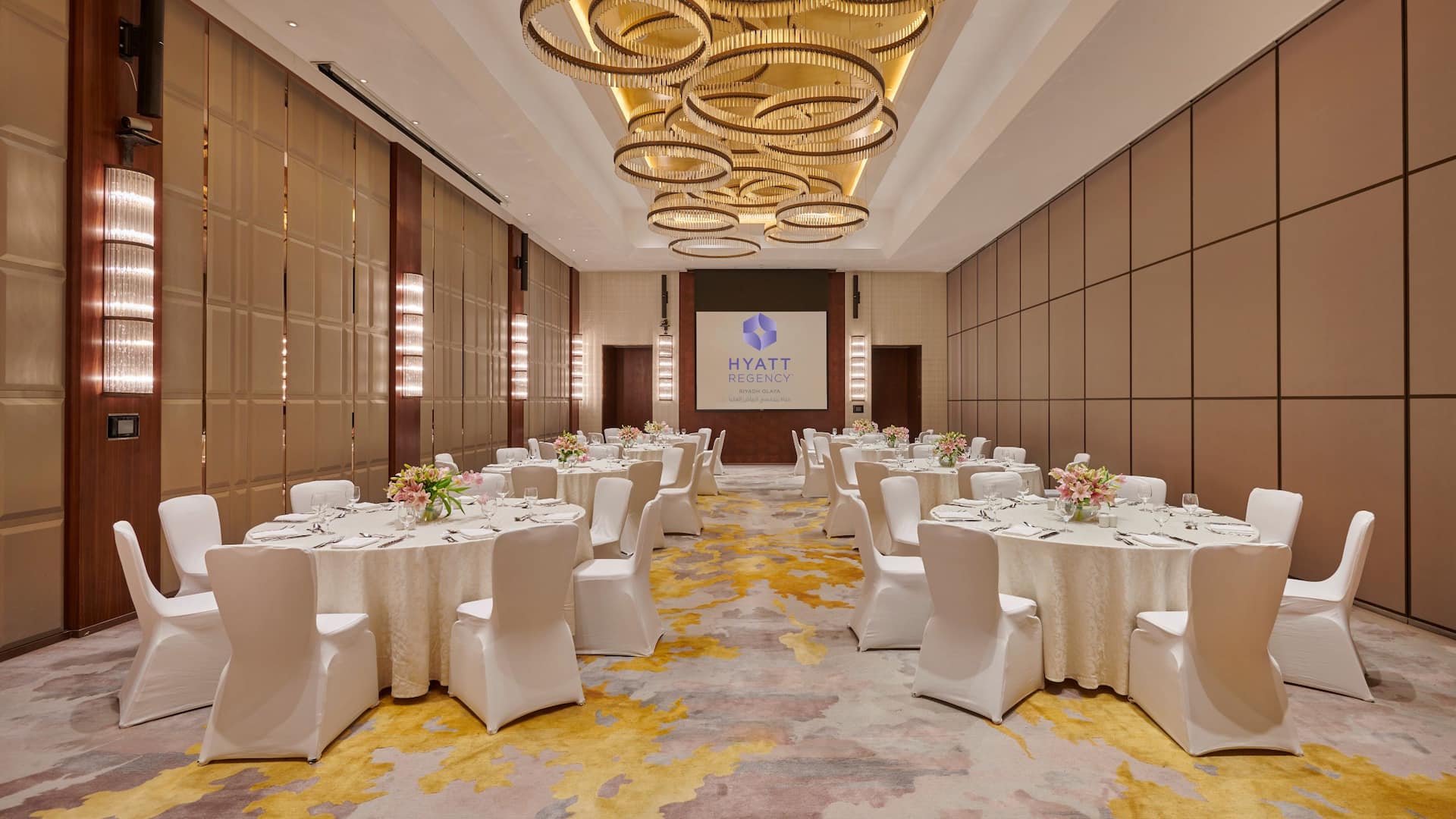 5 من 7 Hyatt Regency Riyadh Olaya Meeting Space Dinner Setup