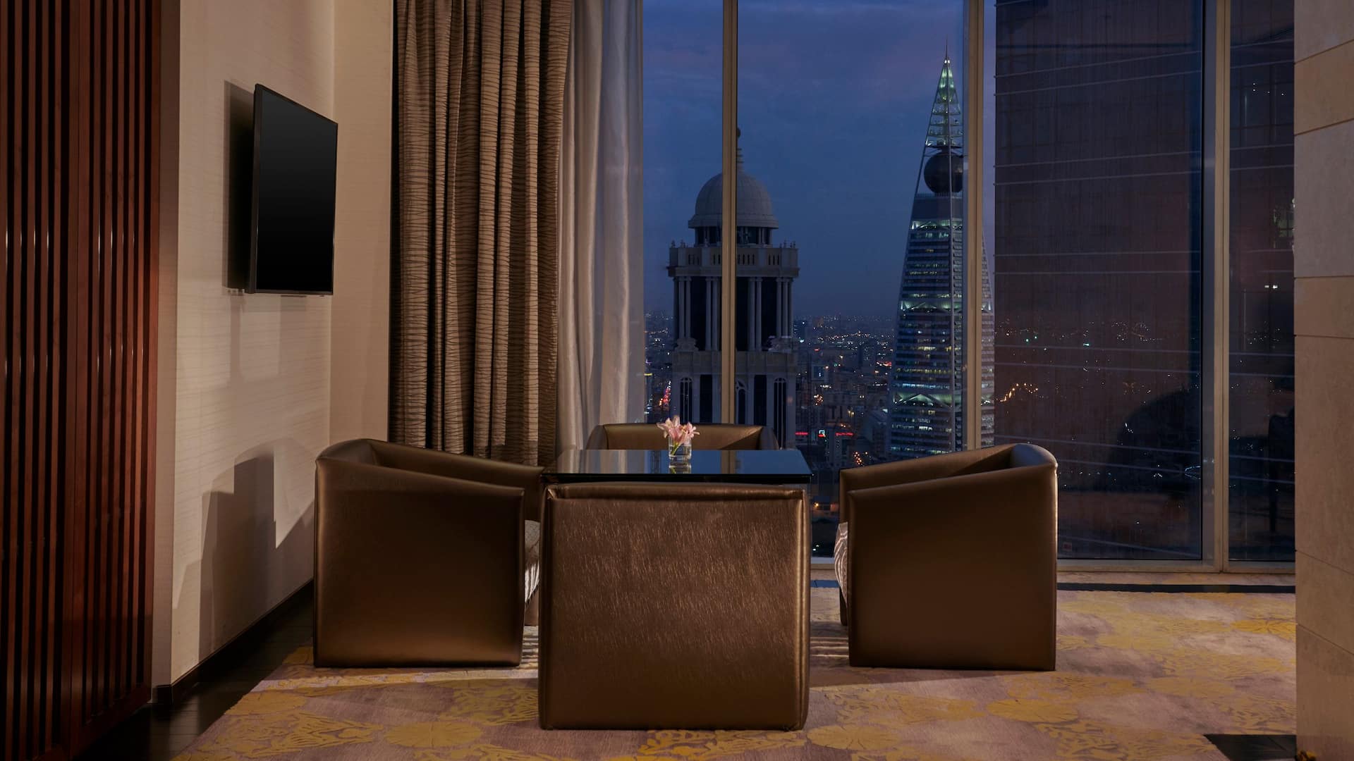 4 من 10 Hyatt Regency Riyadh Olaya Regency Club Lounge Evening