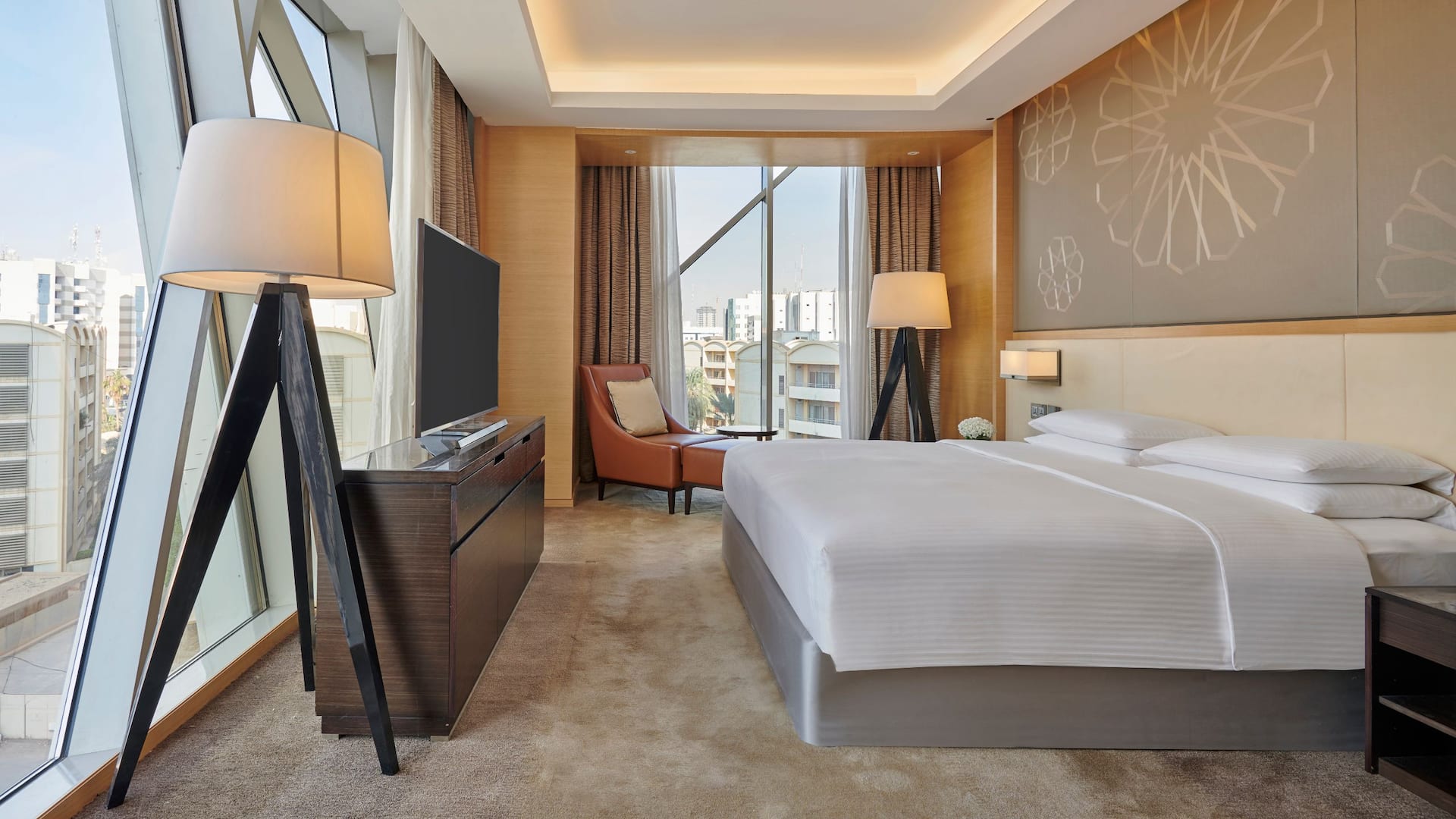 3 من 9 Hyatt Regency Riyadh Olaya Regency Executive Suite Bedroom