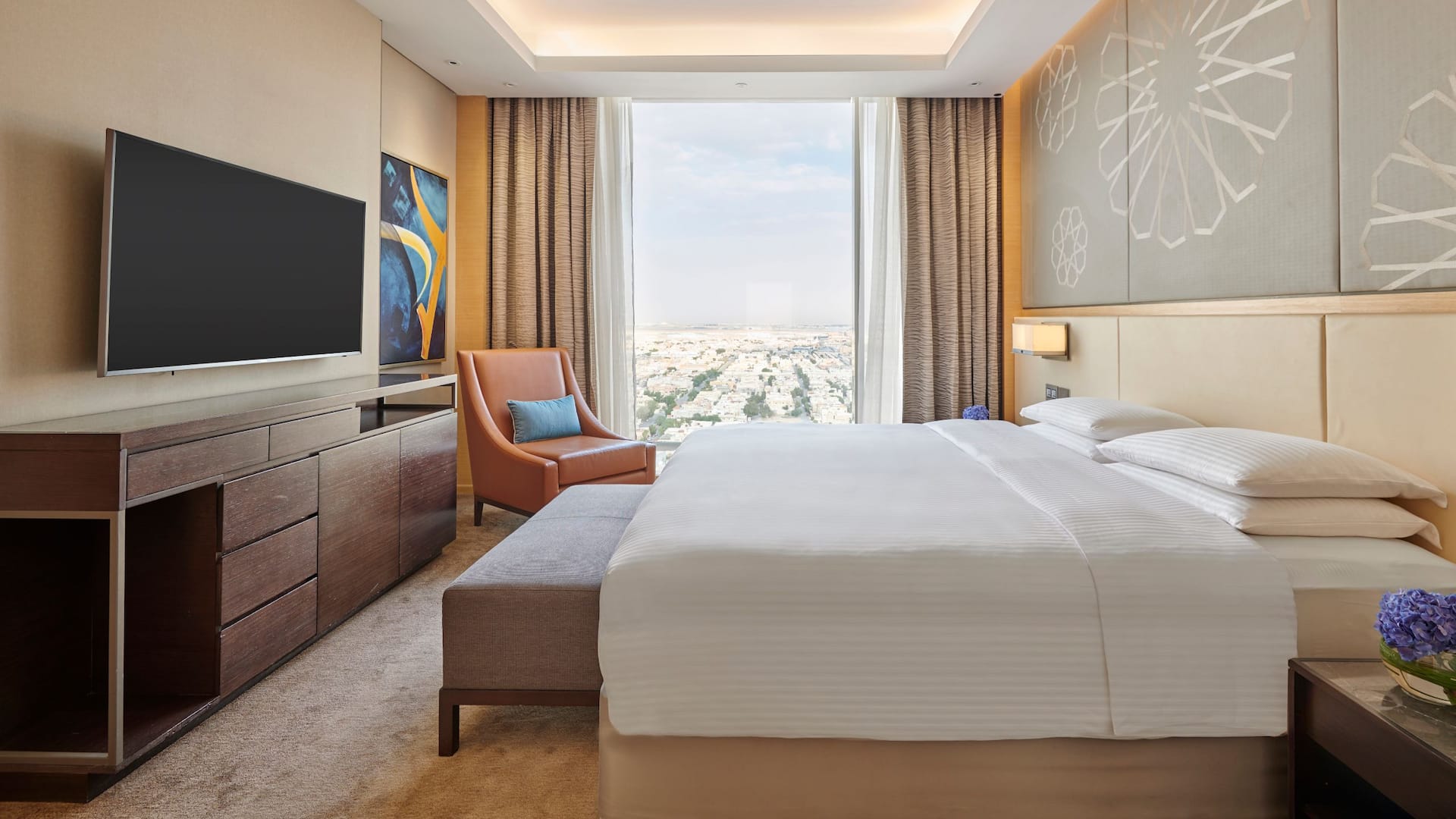 2 من 7 Hyatt Regency Riyadh Olaya Regency Suite Bedroom