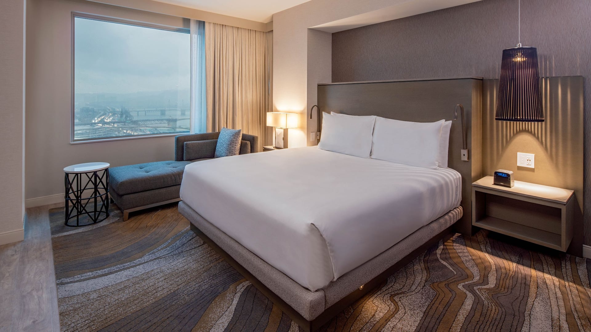 4/7 Hyatt Regency Portland at the Oregon Convention Center Presidential Bedroom