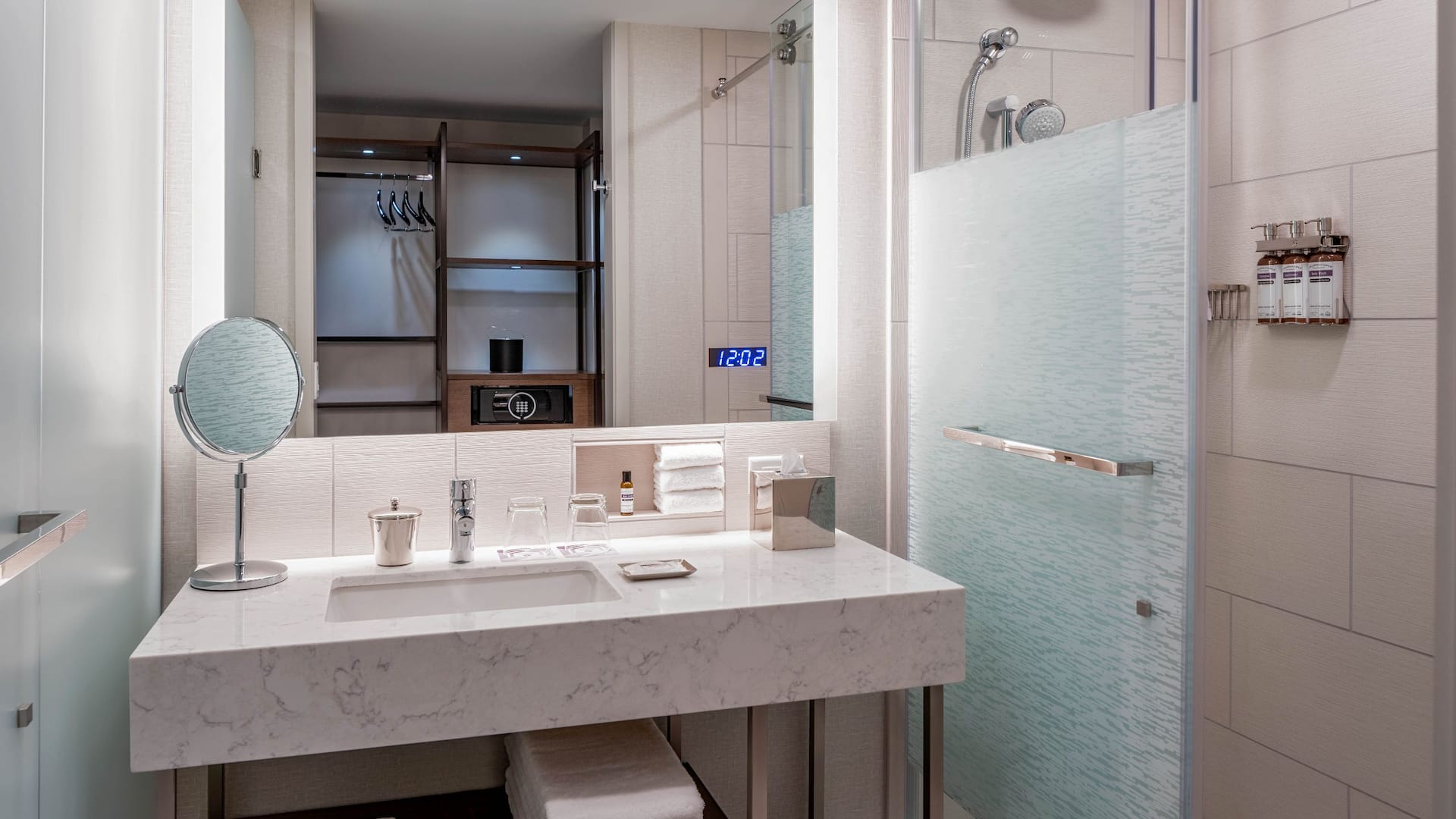 4/7 Hyatt Regency Portland at the Oregon Convention Center Standard Bathroom