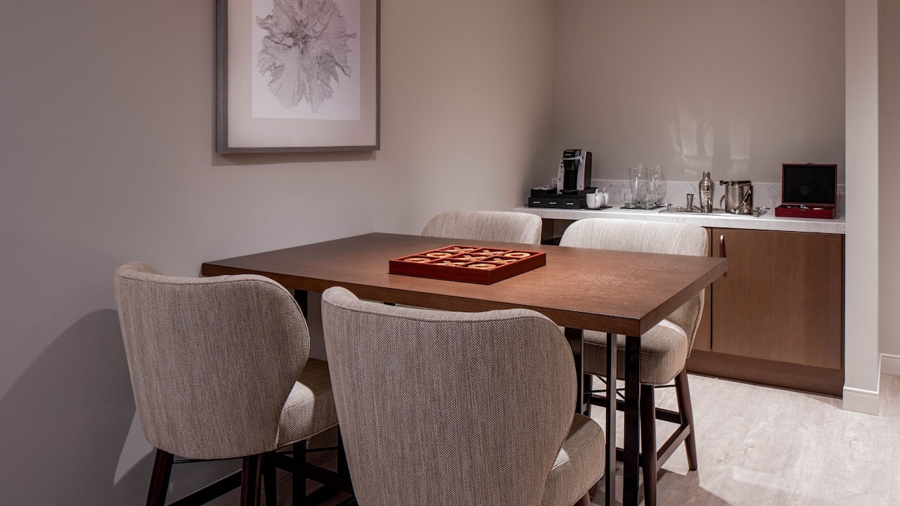 Suite Dining Table