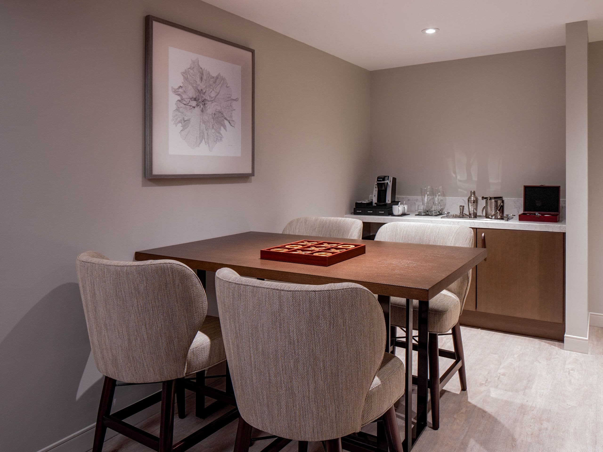 Suite Dining Table
