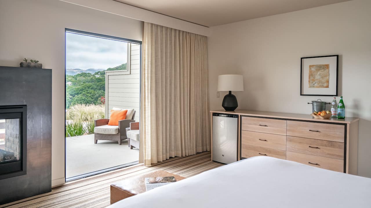 Vineyard Oak Studio with King Accessible Shower