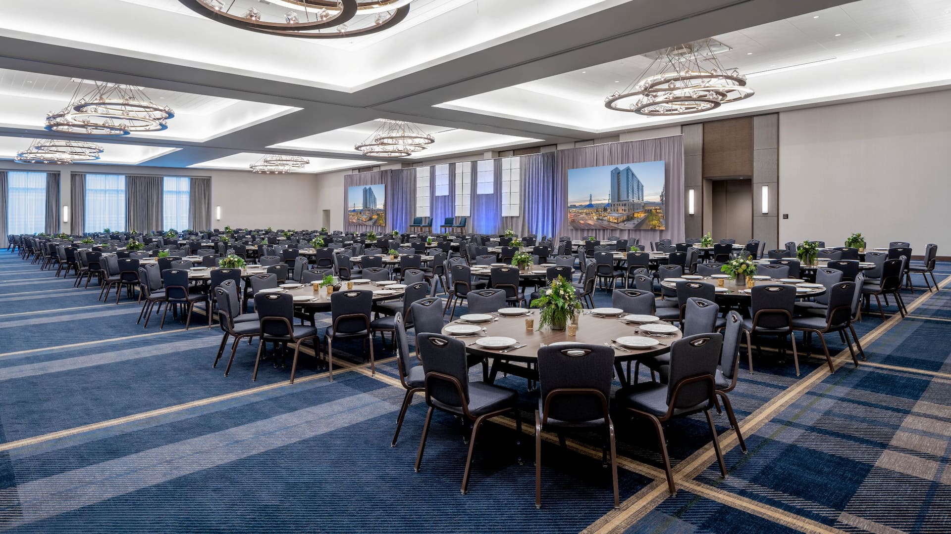 Hyatt Regency Portland at the Oregon Convention Center Ballroom Social Lighting