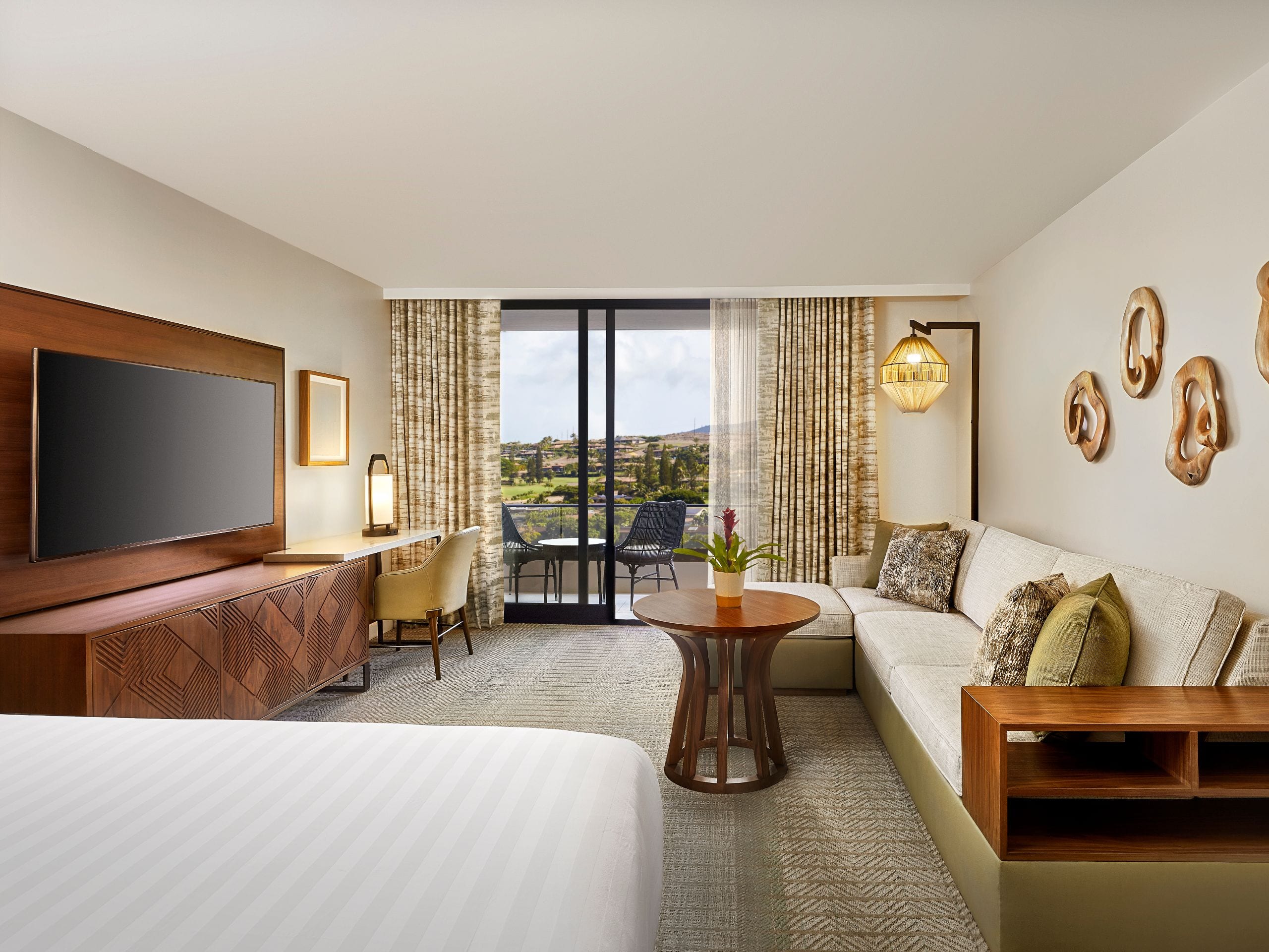 Hotel room with king bed near Haleakala National Park