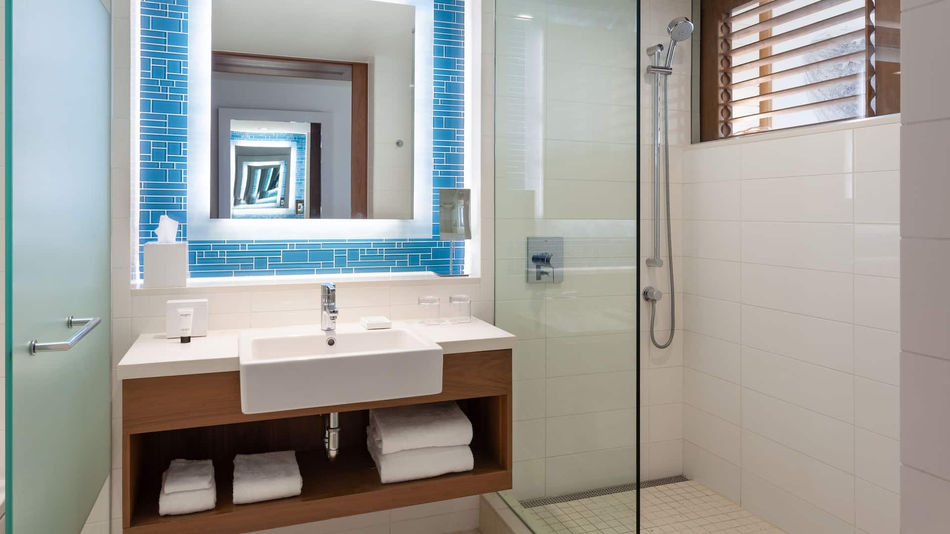 2/4 Grand Hyatt Baha Mar Two Queen Bathroom