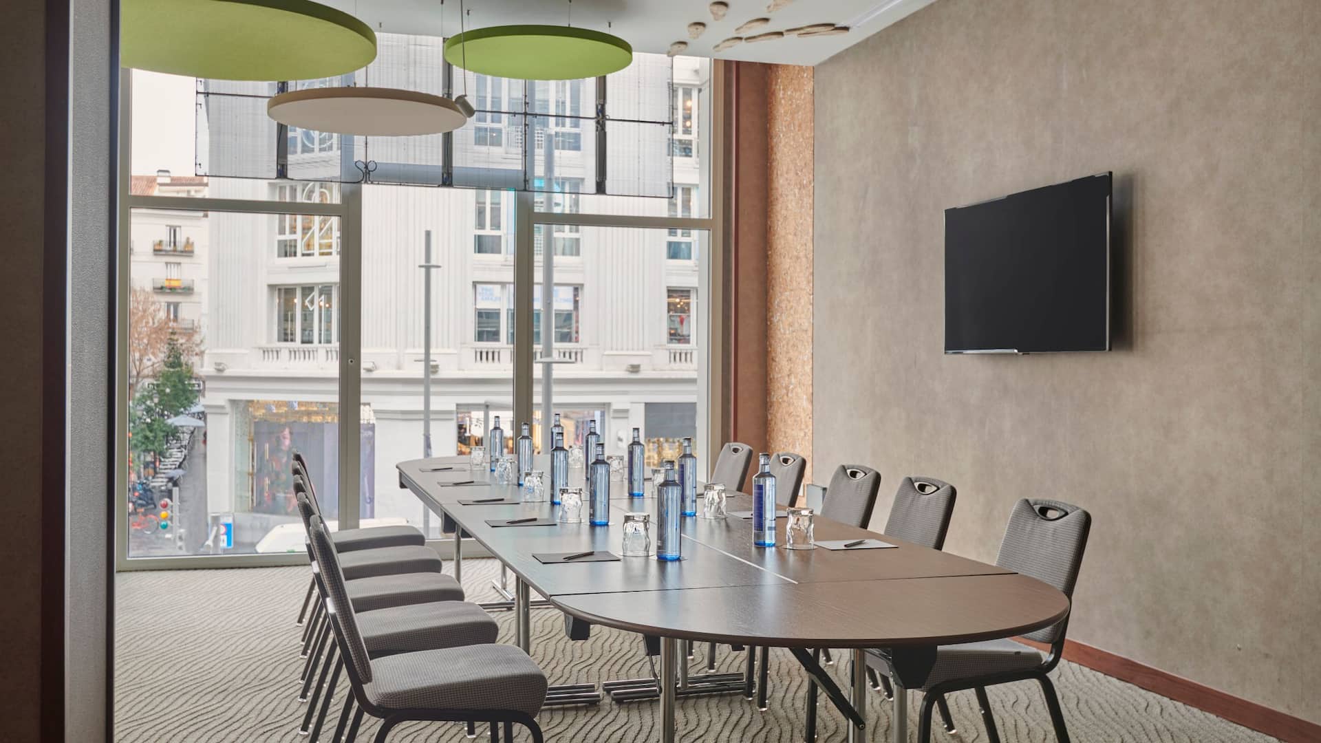 1 de 2 Hyatt Centric Gran Via Madrid Atelier Boardroom