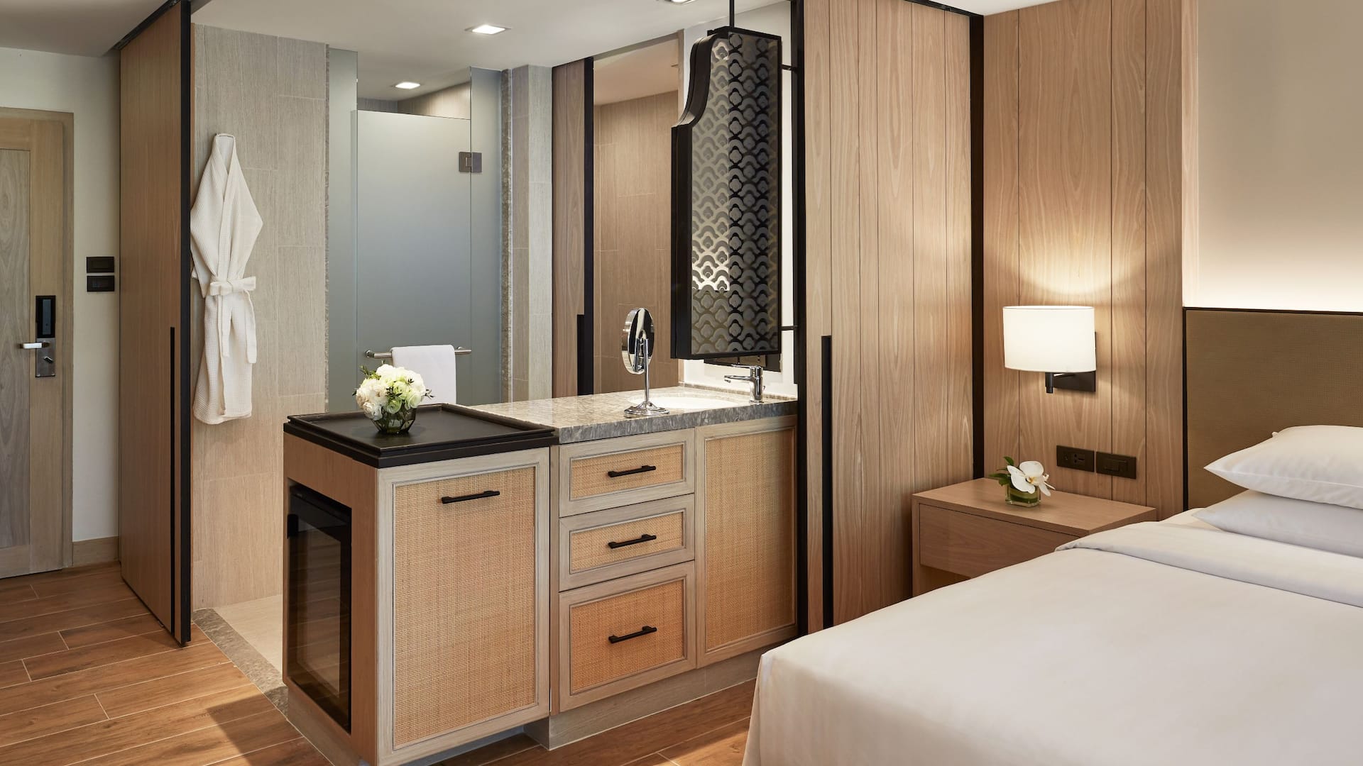 3 de 3 Hyatt Regency Hua Hin Guestroom Bathroom