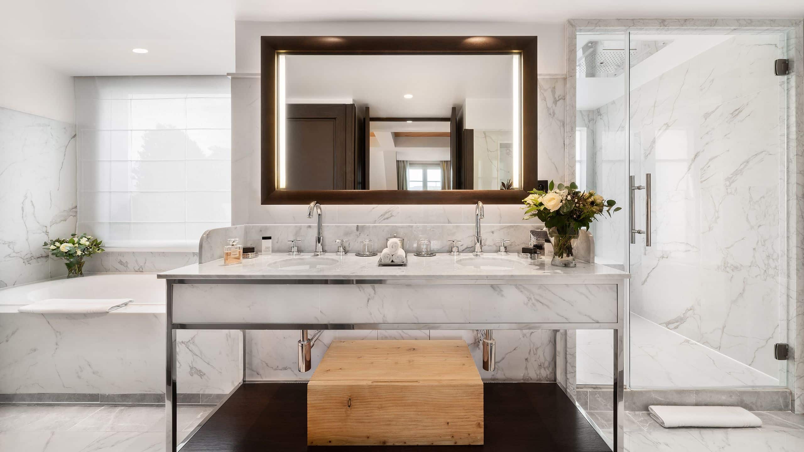 第 8，共 10 Hyatt Paris Madeleine Presidential Suite Bathroom