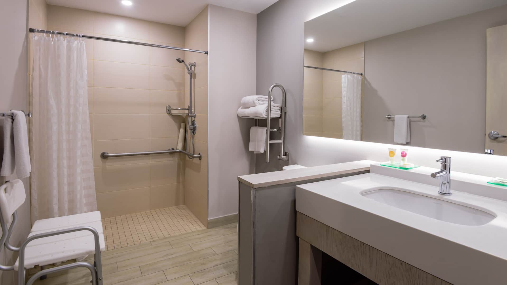 2/3 Hyatt Place San Pedro Sula Bathroom Entrance