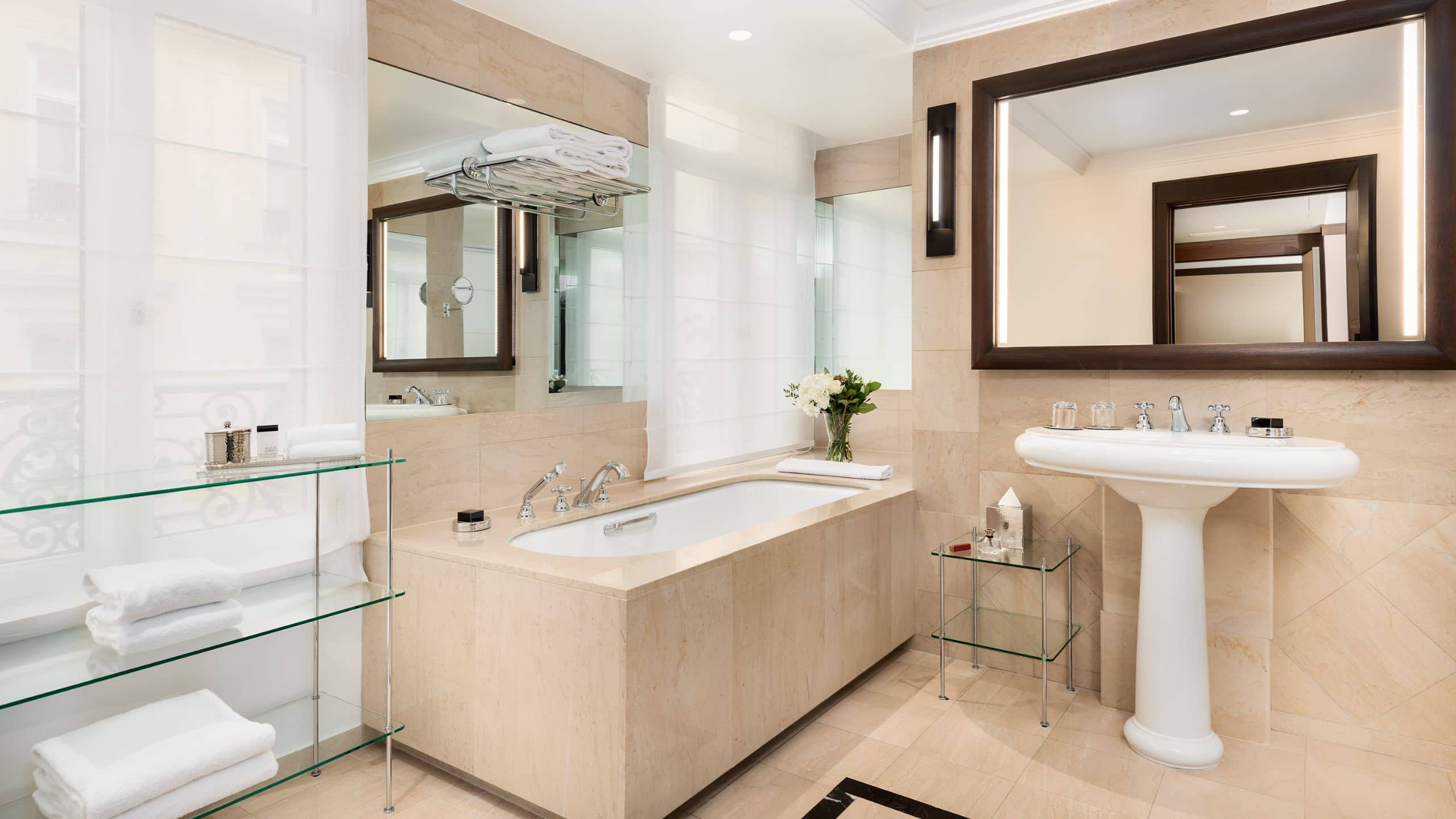 第 6，共 8 Hyatt Paris Madeleine Hyatt Suite Bathroom