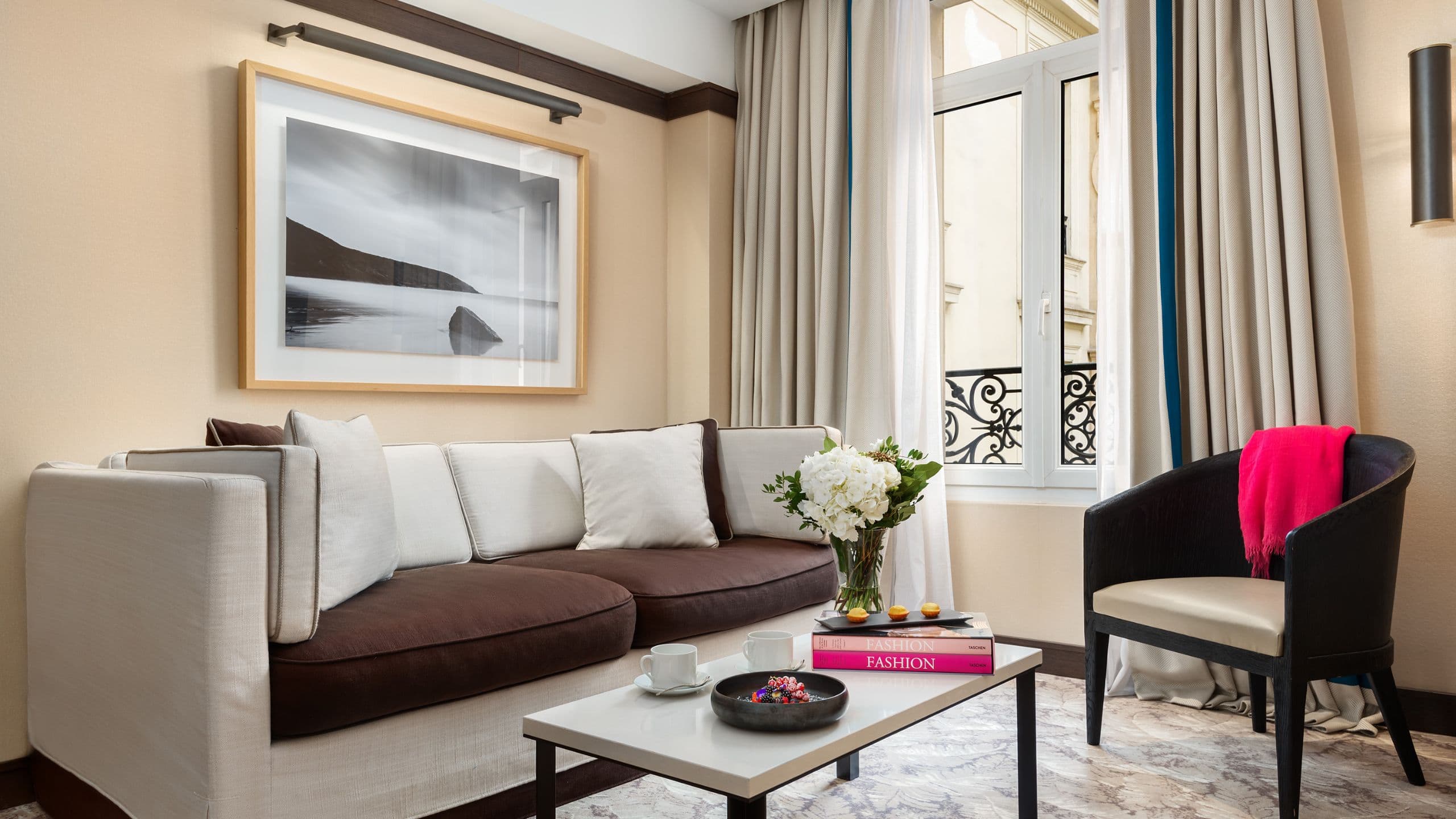 Hyatt Paris Madeleine Hyatt Suite Living