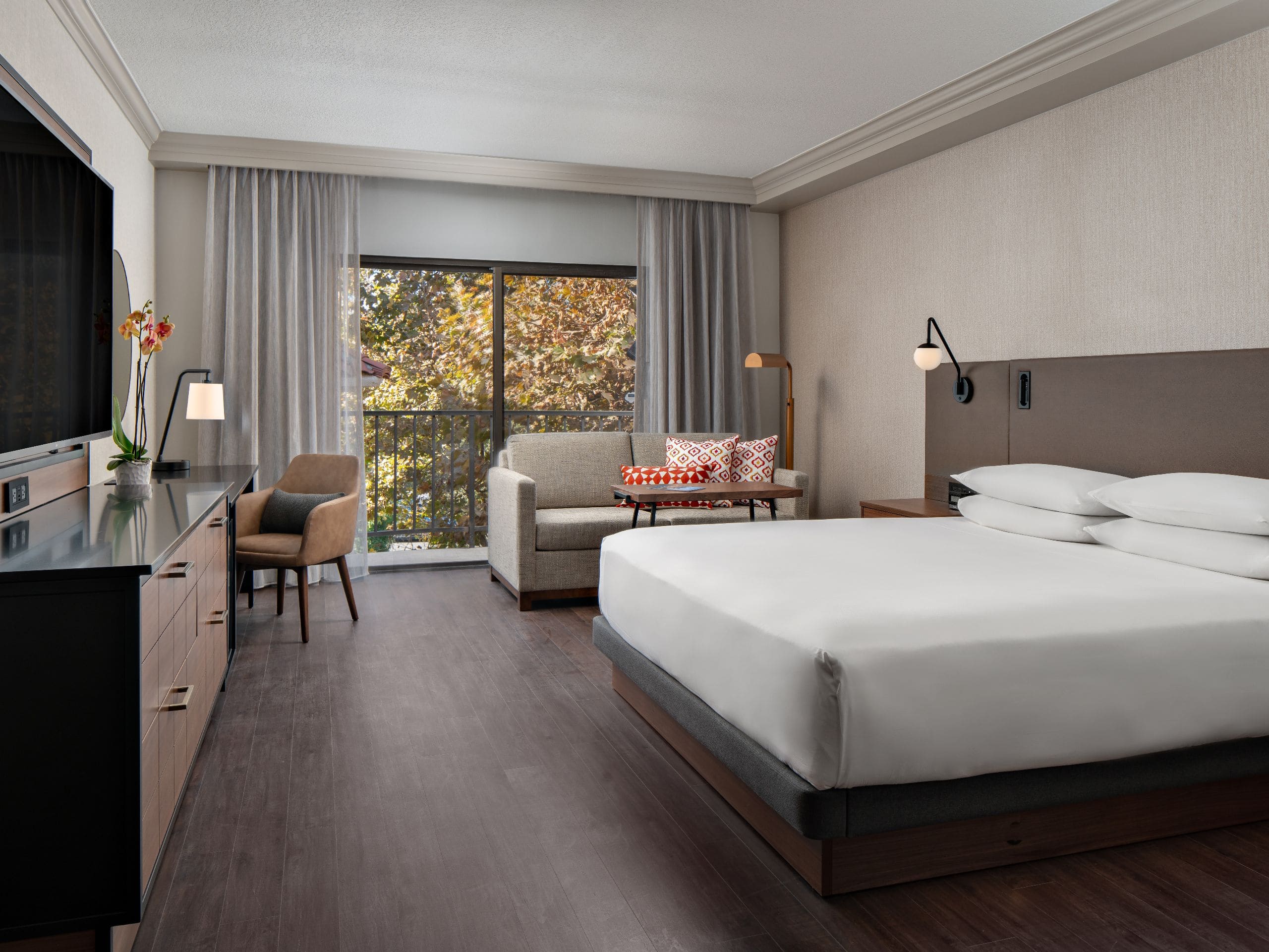 Balcony King Guestroom
