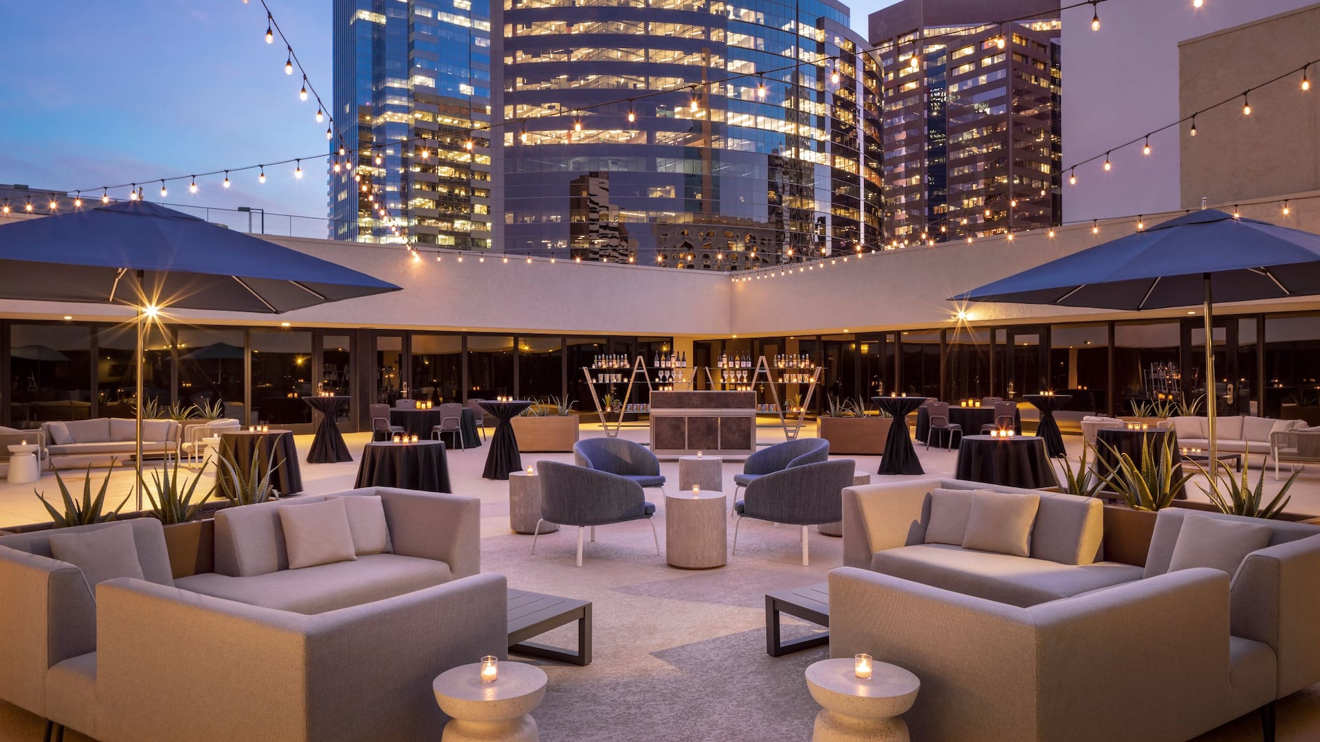 Hyatt Regency Phoenix Courtyard