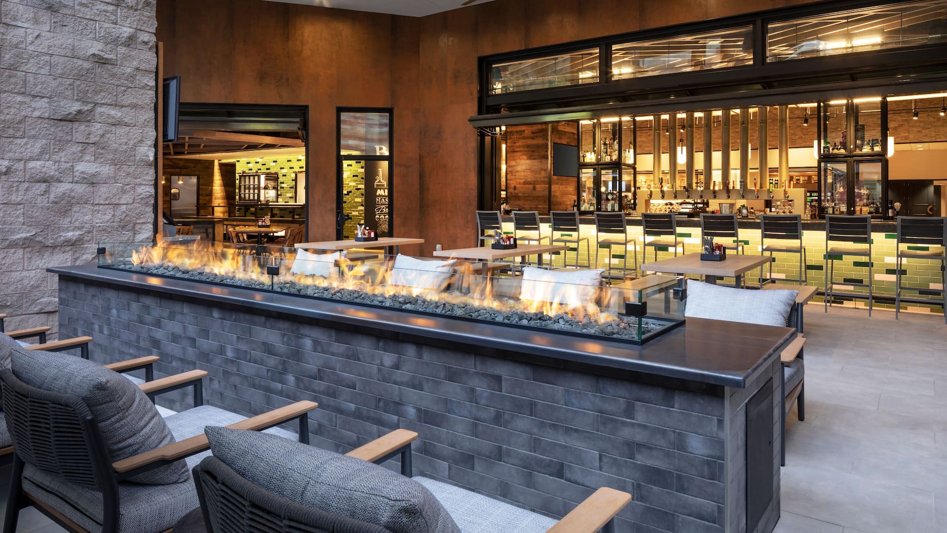 Hyatt Regency Phoenix Bar Patio