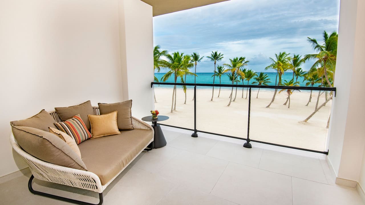Oceanfront Junior Suite King Patio