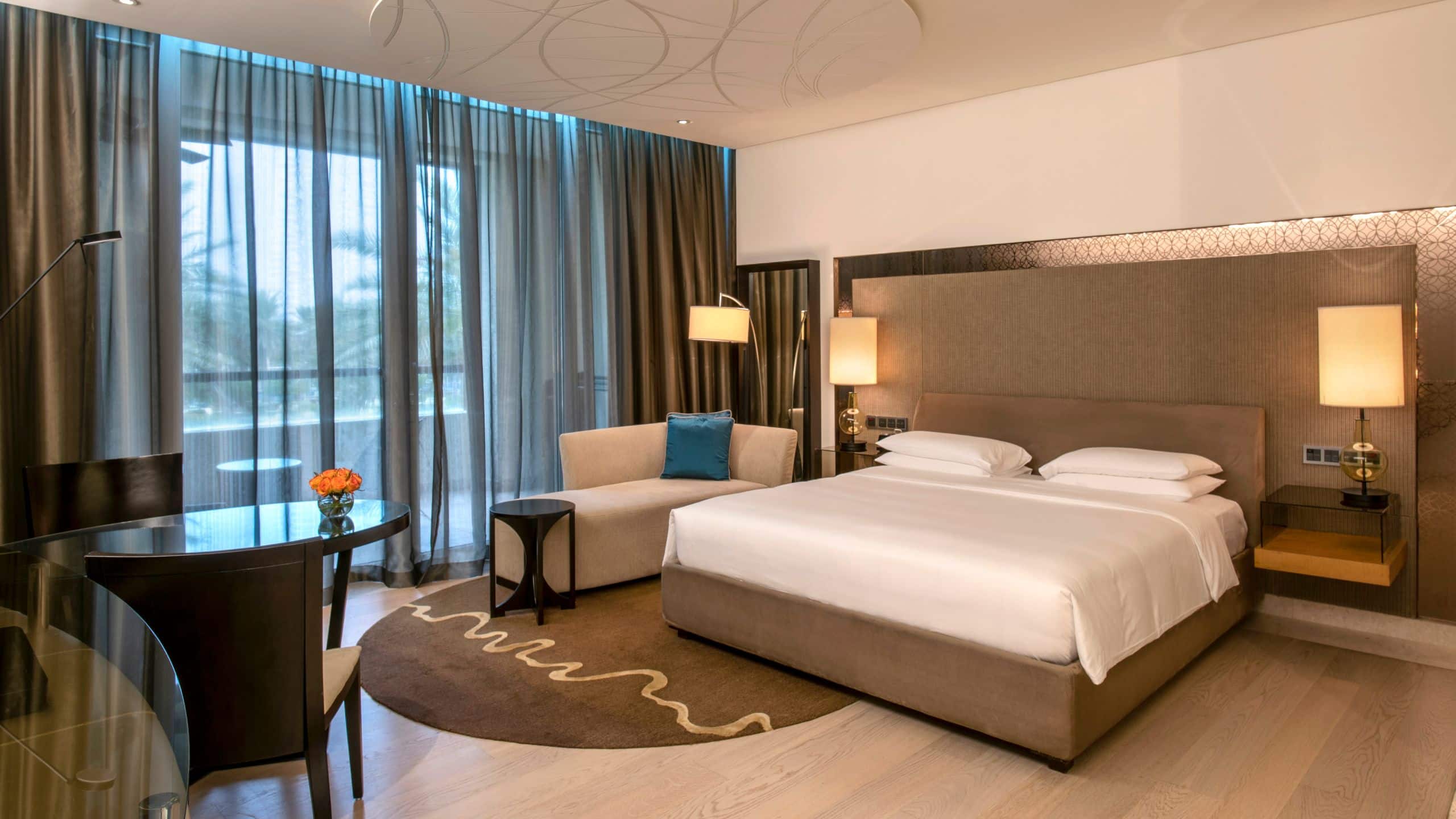 1 de 5 Park Hyatt Abu Dhabi Hotel and Villas Park Guestroom
