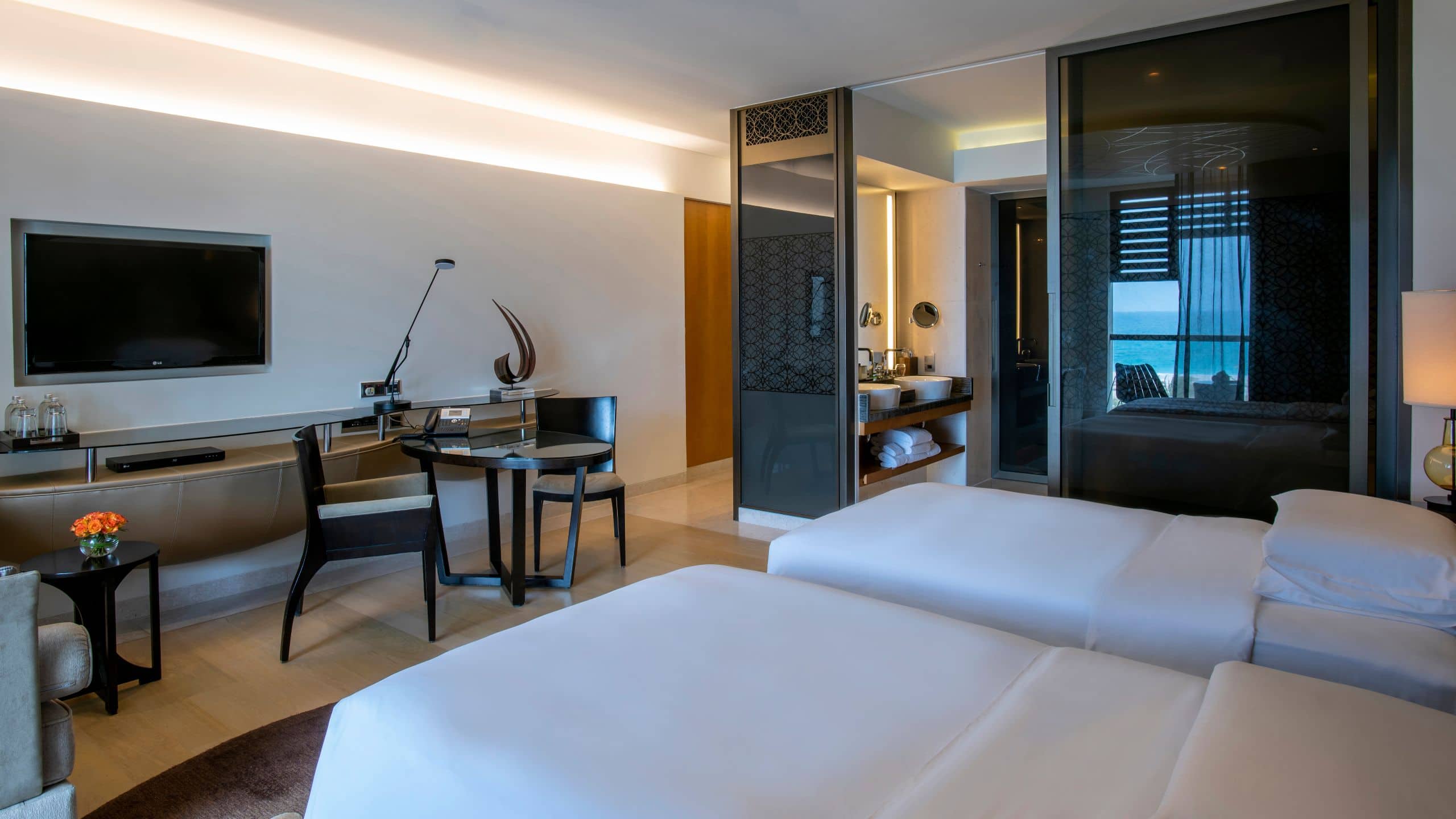 3 de 6 Park Hyatt Abu Dhabi Hotel and Villas Park Twin Guestroom