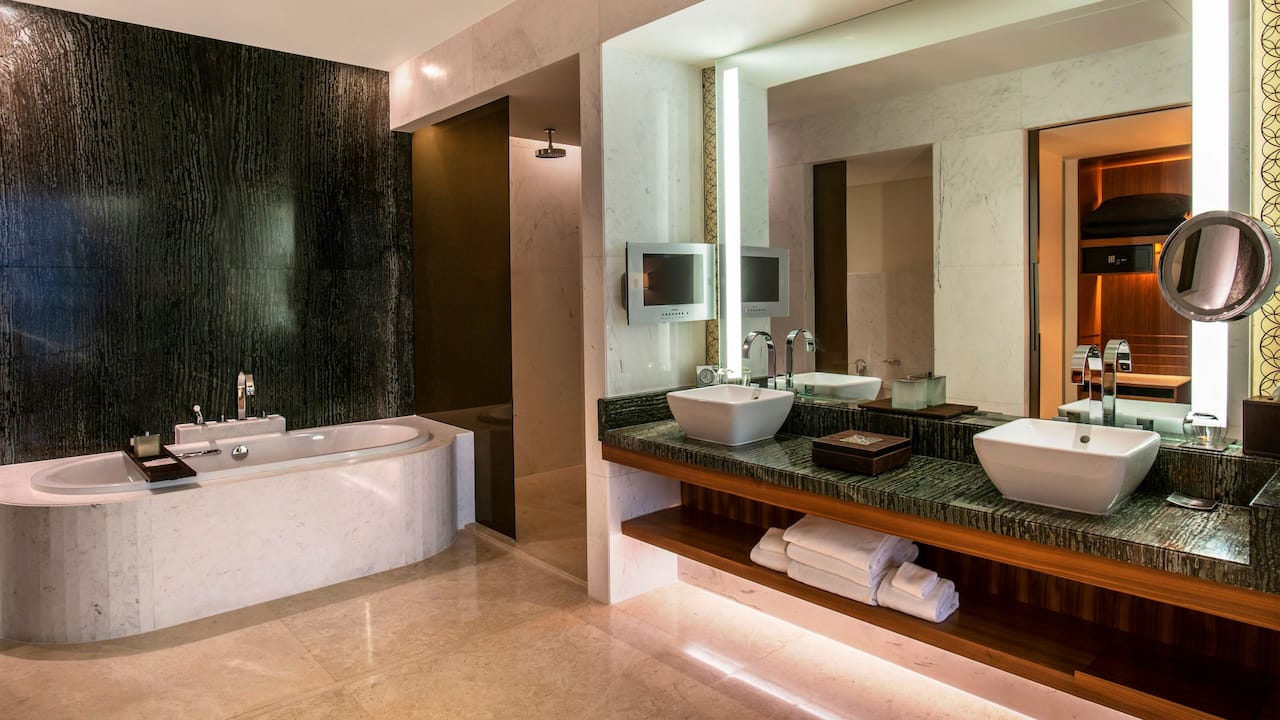 Park Hyatt Abu Dhabi Suite Bathroom