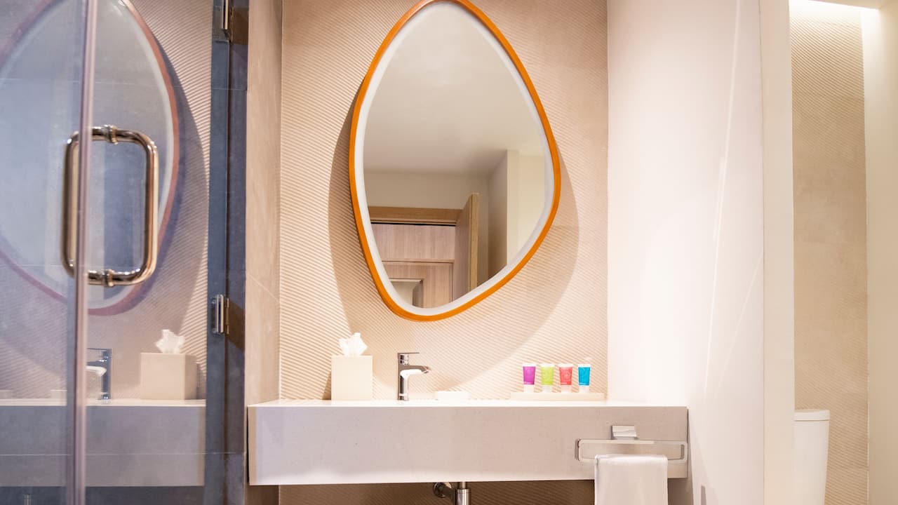 Ocean View One Bedroom Suite Bathroom