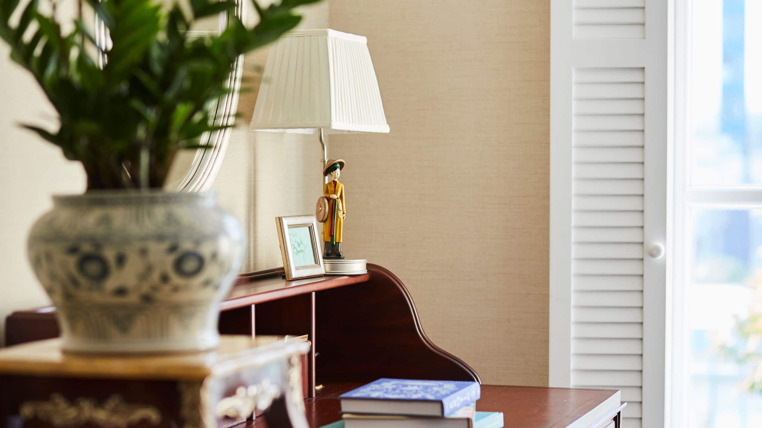 3/5 Park Hyatt Saigon Guestroom Setup Table