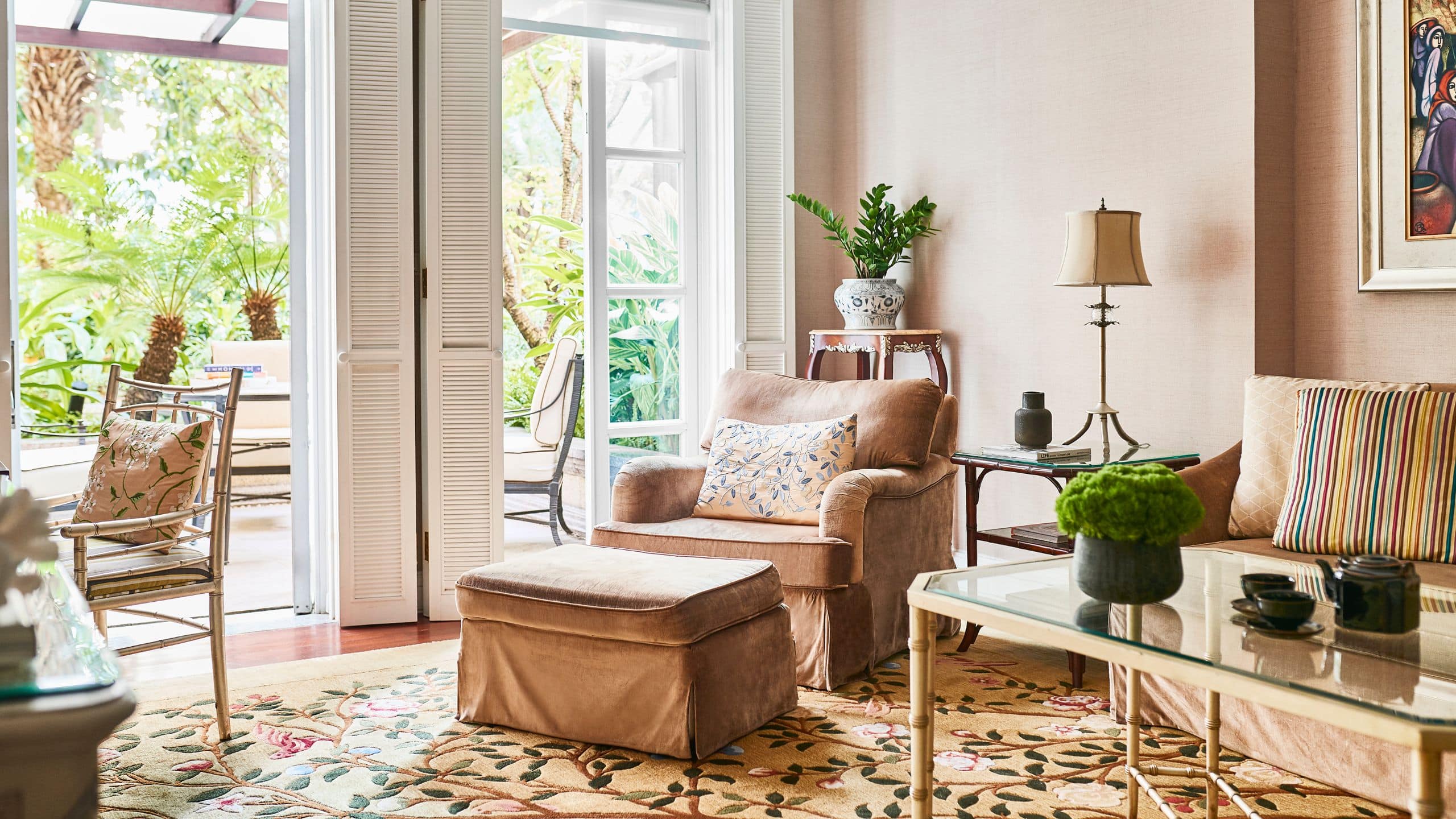 3/5 Park Hyatt Saigon Park Deluxe Suite Living Room Armchair