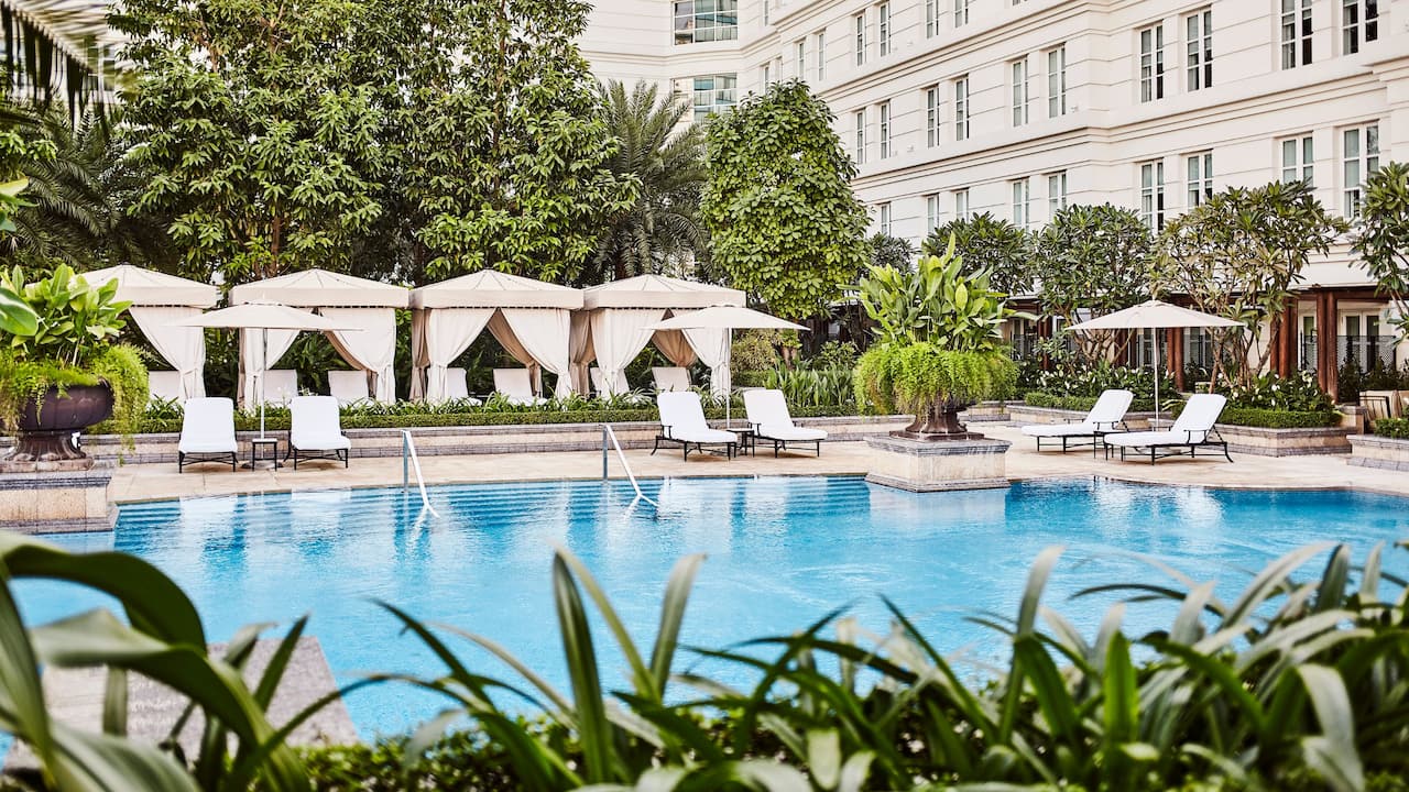 <img src=”https://assets.hyatt.com/content/dam/hyatt/hyattdam/images/2020/03/15/2345/Park-Hyatt-Saigon-P669-Pool-Greenery.jpg/Park-Hyatt-Saigon-P669-Pool-Greenery.16x9.jpg?imwidth=1280” alt="ホテルステイ”>