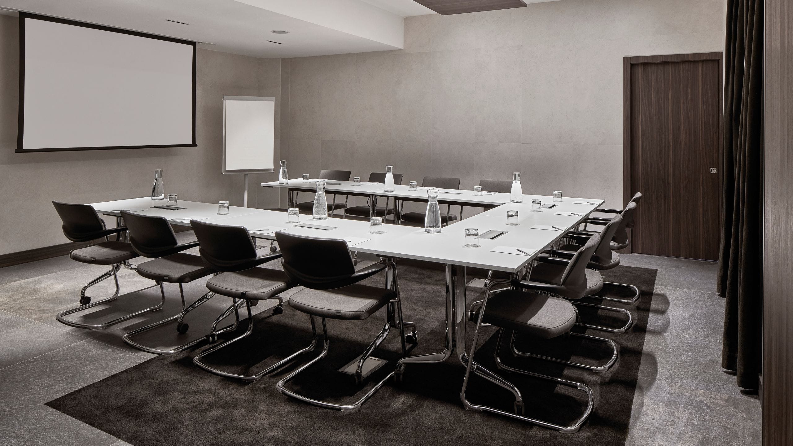 Hyatt Centric Milan Centrale Meeting Room Magenta
