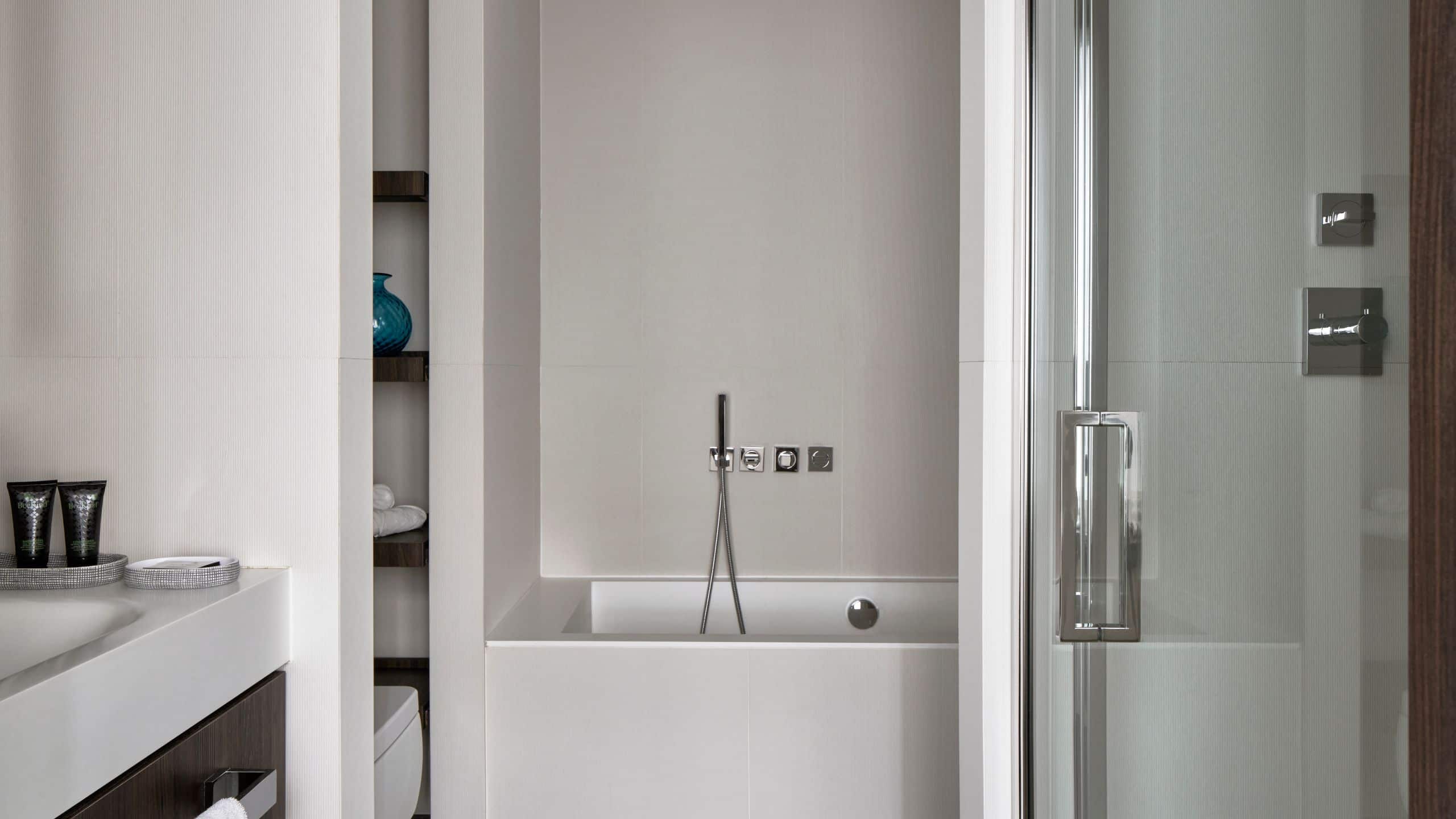 第 3，共 5 Hyatt Centric Milan Centrale Deluxe Suite Bathroom