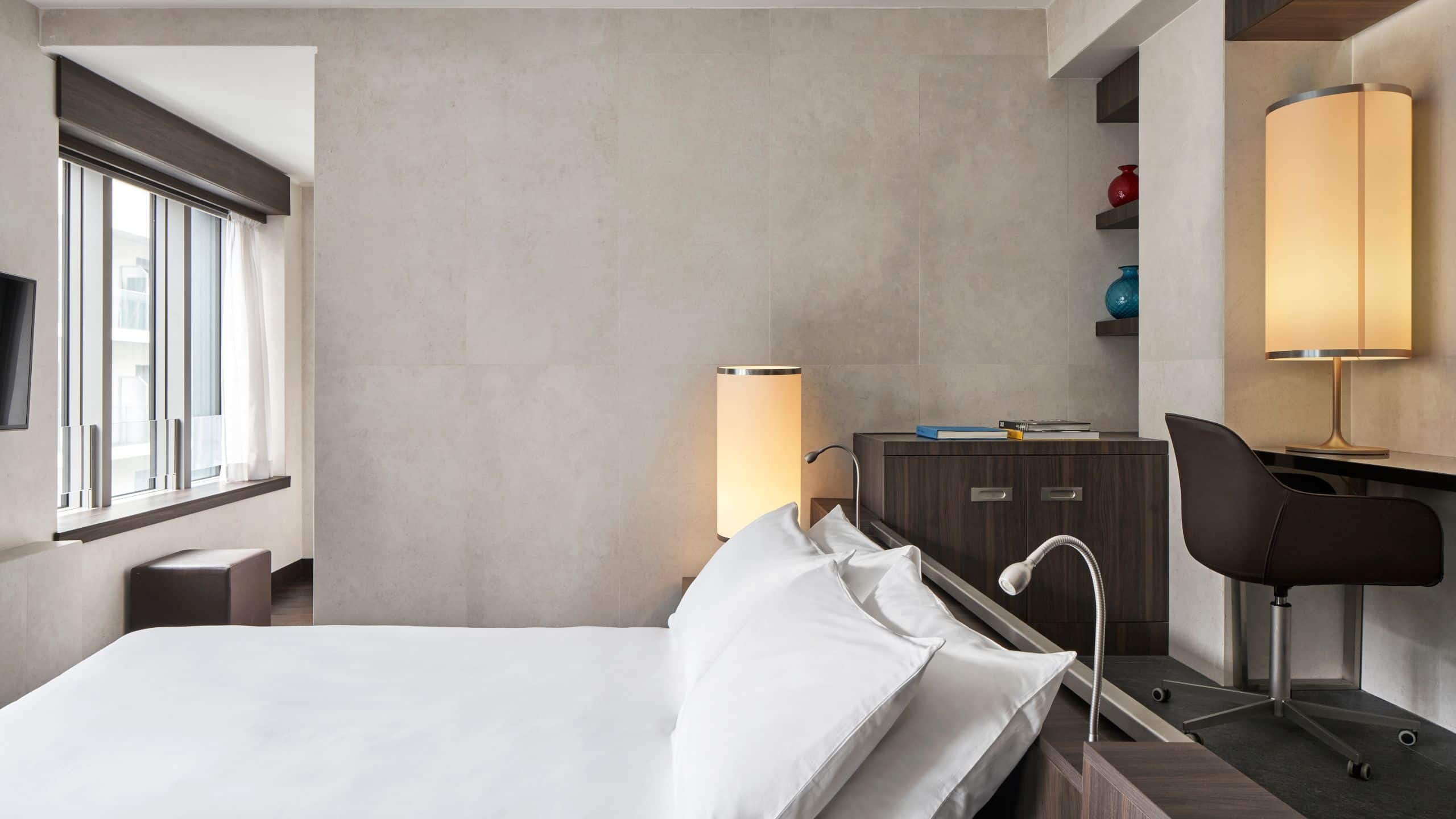 Hyatt Centric Milan Centrale Deluxe Suite Bed