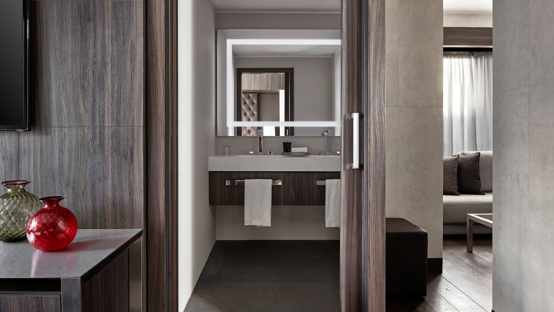 4 of 5 Hyatt Centric Milan Centrale King Suite Bathroom