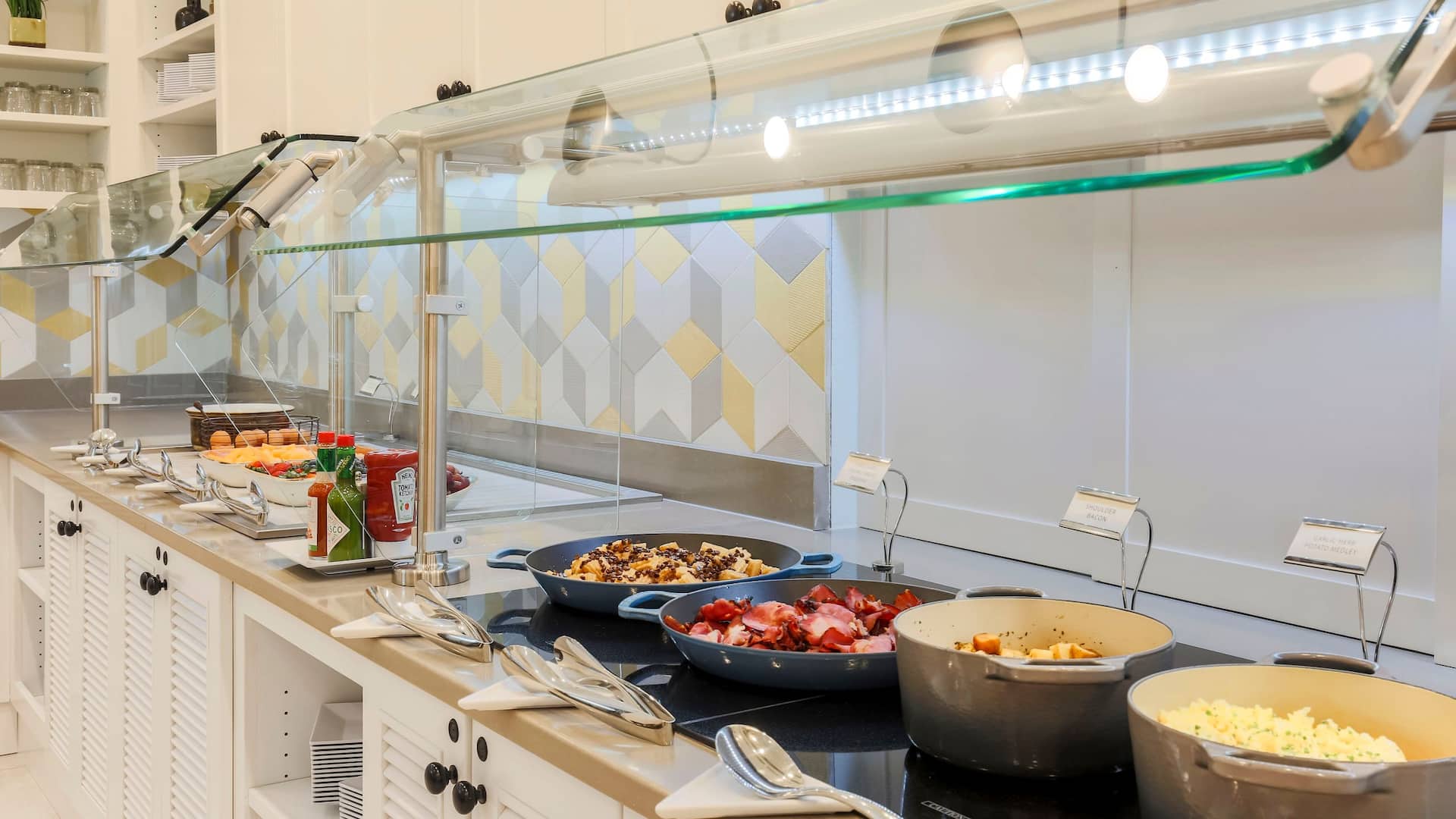 Hyatt Place Waco - South Breakfast Serving