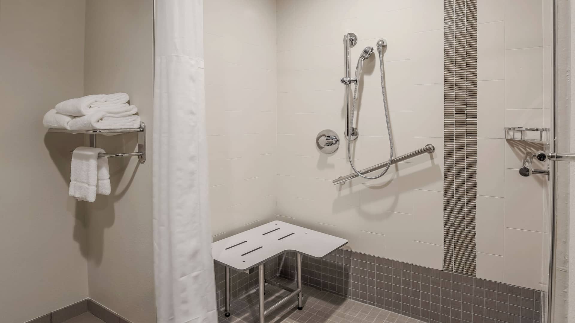 Hyatt Place Waco - South Roll In Shower