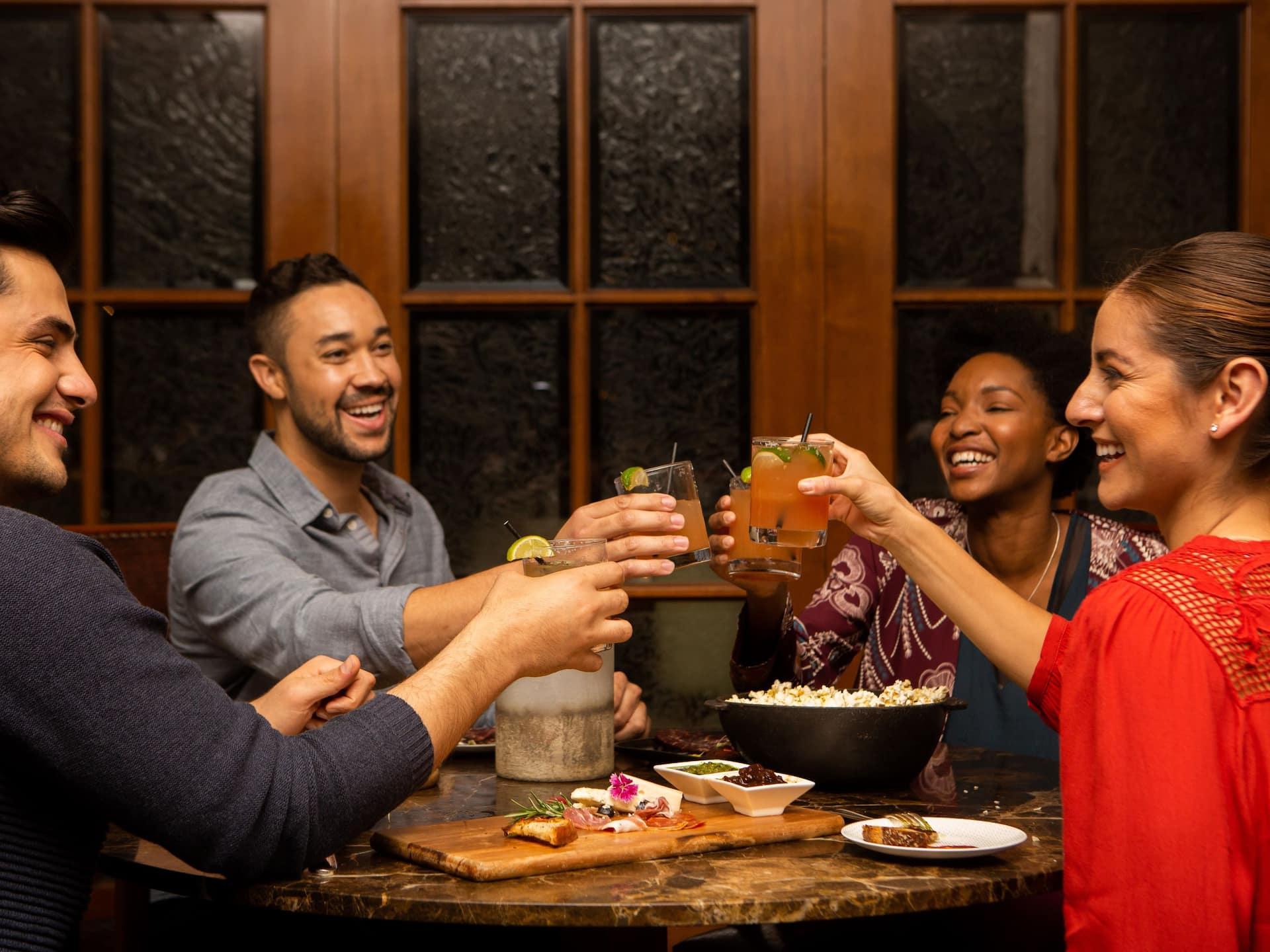 Global HY_P271 Business Travelers Drinks